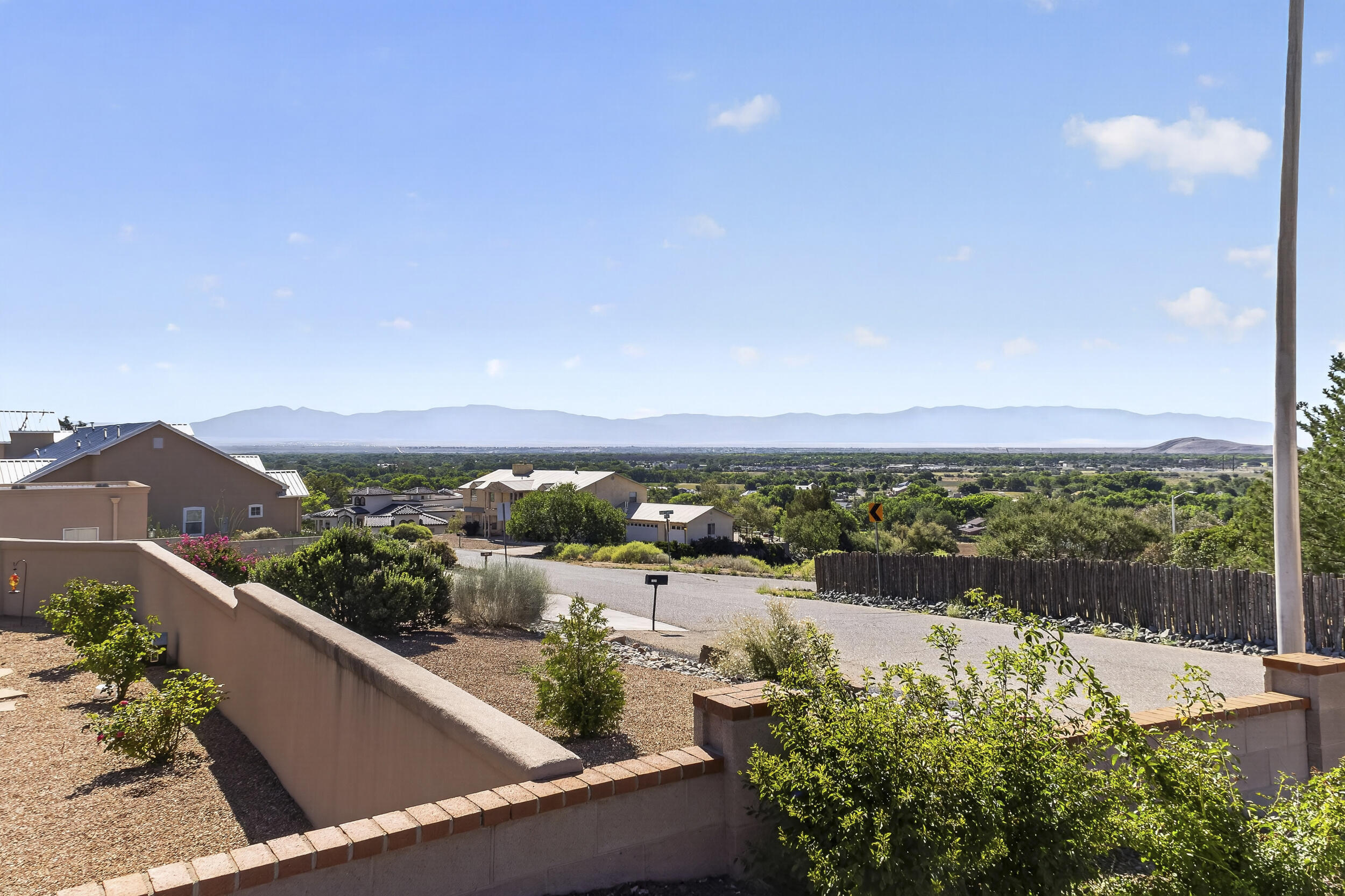 Photo 10 — 1407 Valley View Drive SW