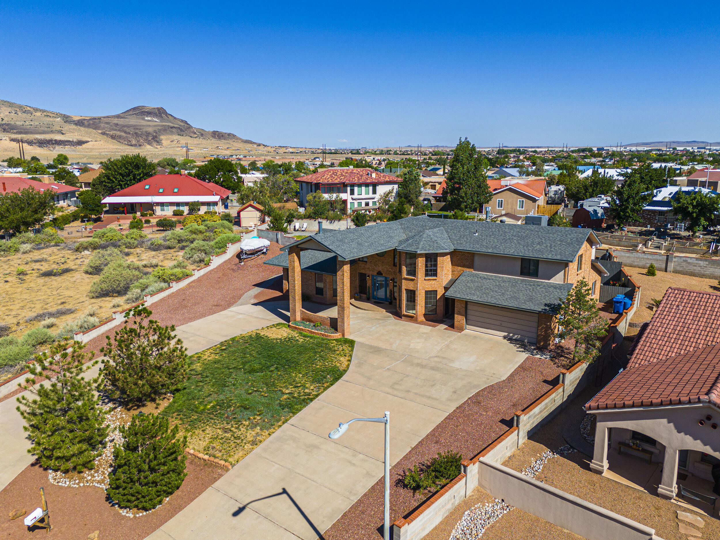 Photo 5 — 1407 Valley View Drive SW