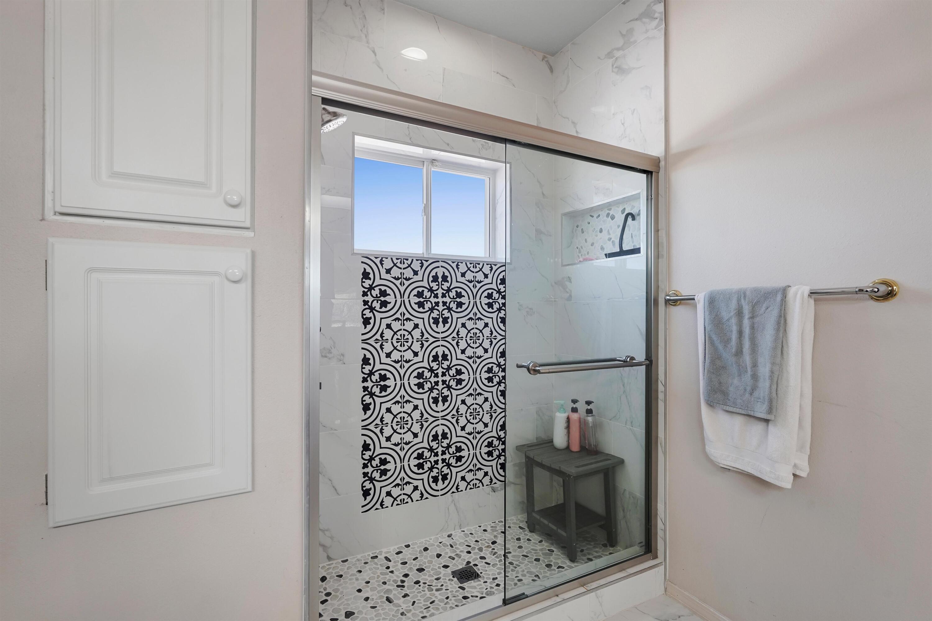 Photo 4 — 8804 Vallejo Place NE