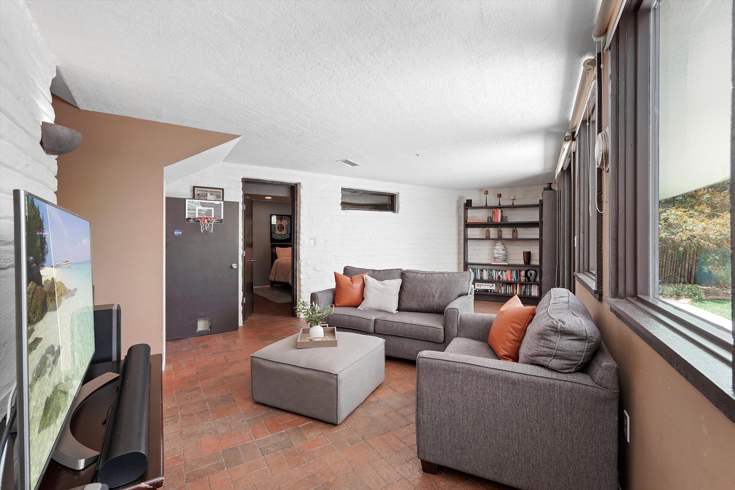 Photo 6 — 36 Sandia Heights Drive NE
