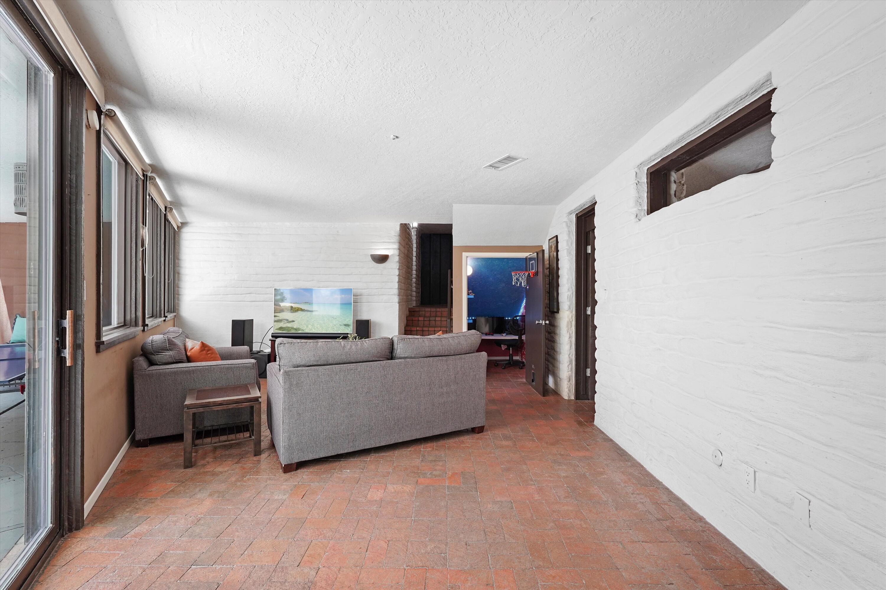 Photo 7 — 36 Sandia Heights Drive NE