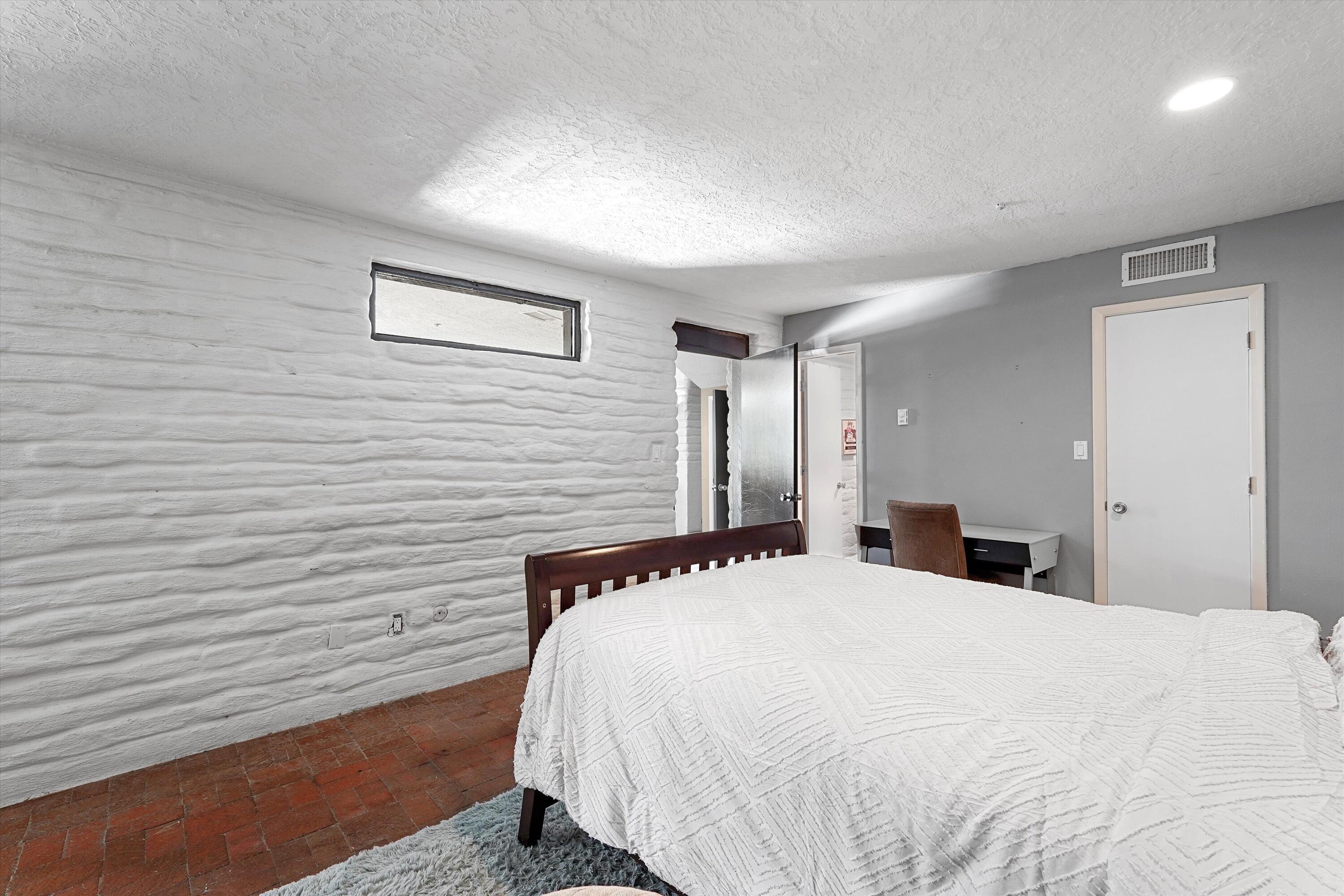 Photo 10 — 36 Sandia Heights Drive NE