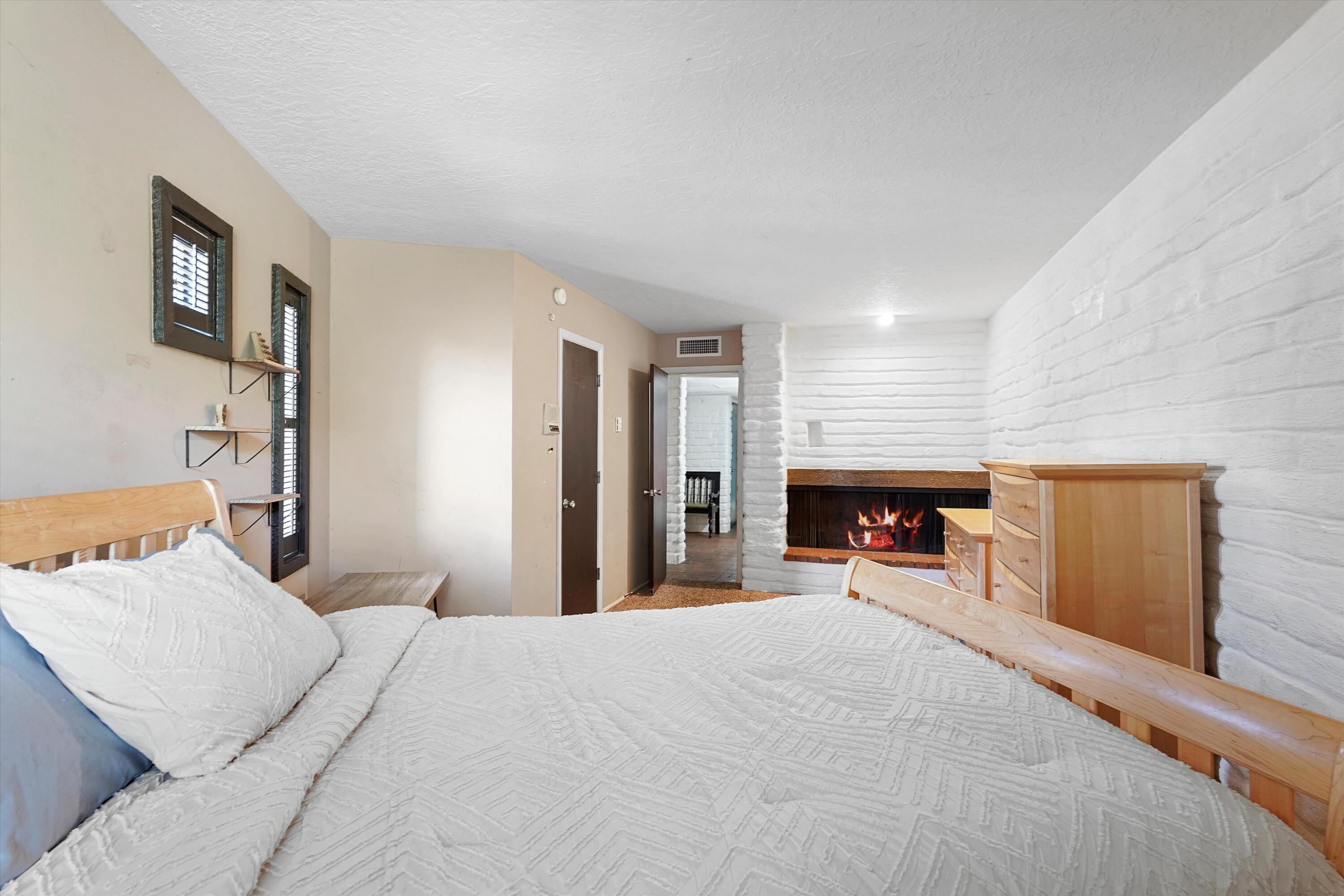 Photo 14 — 36 Sandia Heights Drive NE