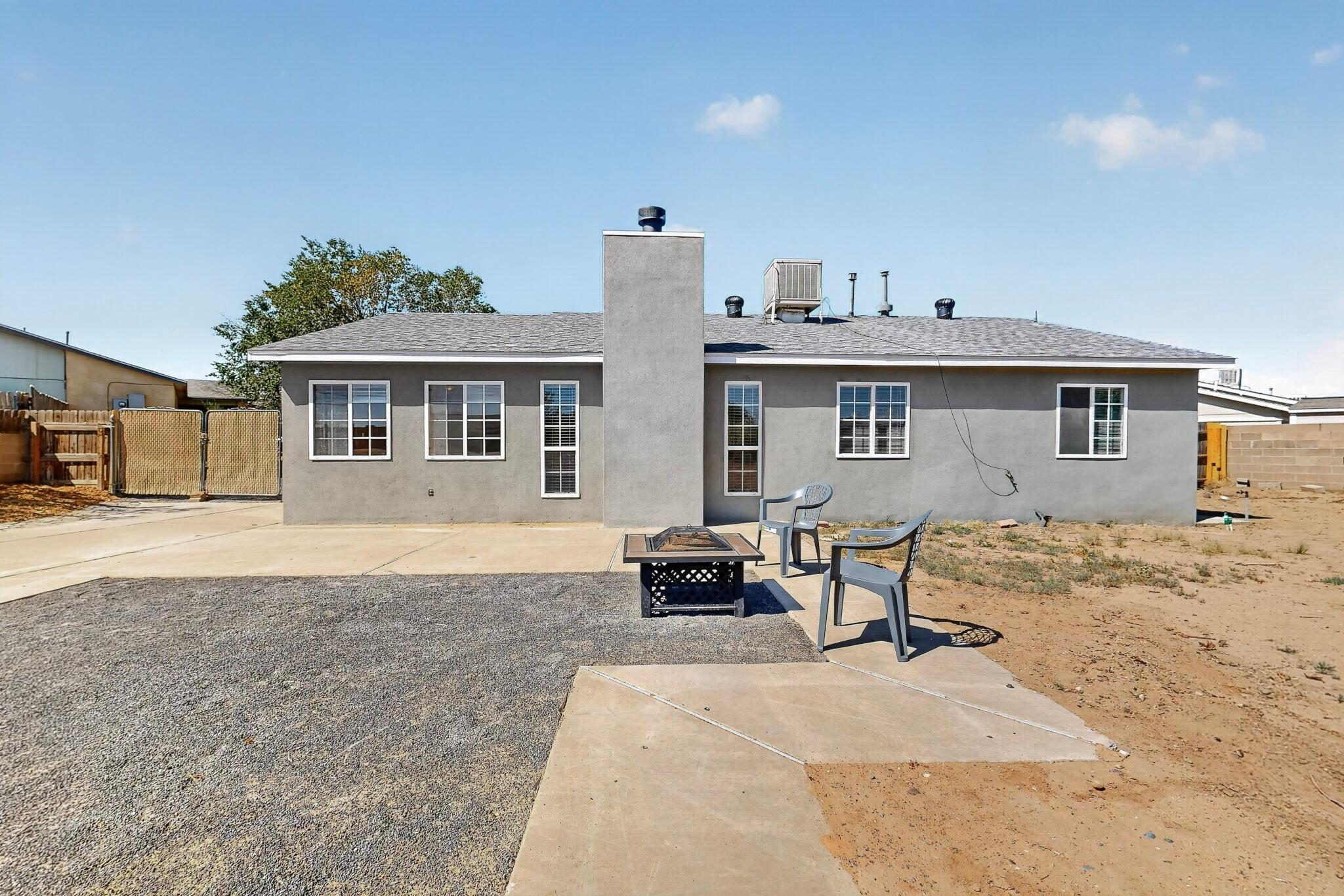 Photo 10 — 520 Apache Loop SW