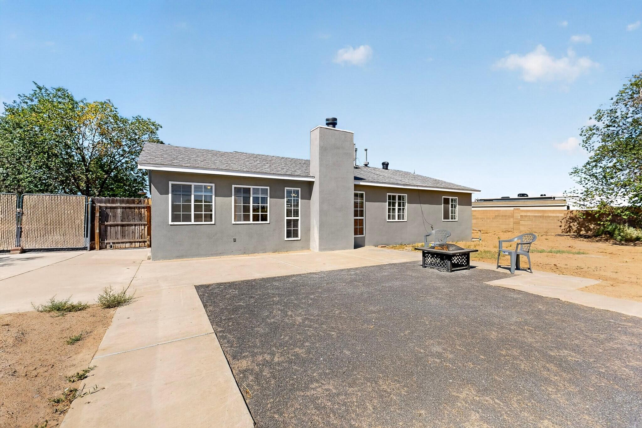 Photo 11 — 520 Apache Loop SW
