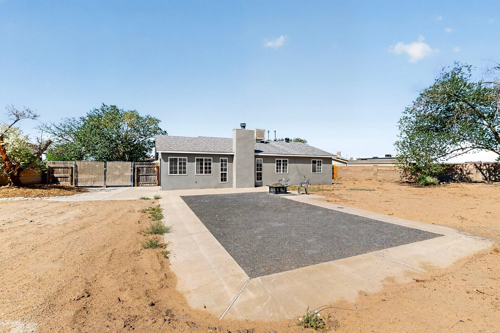 Photo 13 — 520 Apache Loop SW