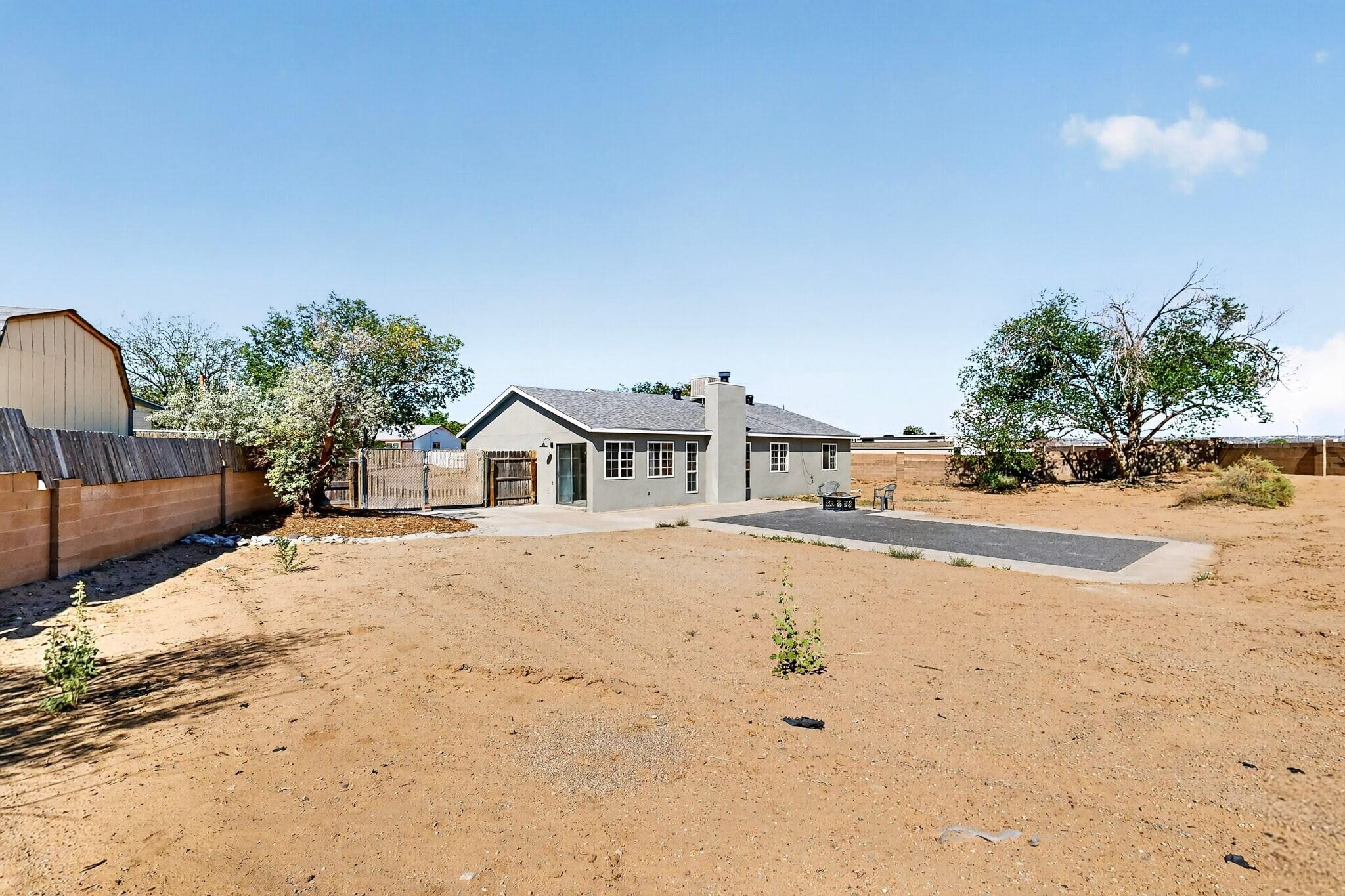 Photo 15 — 520 Apache Loop SW