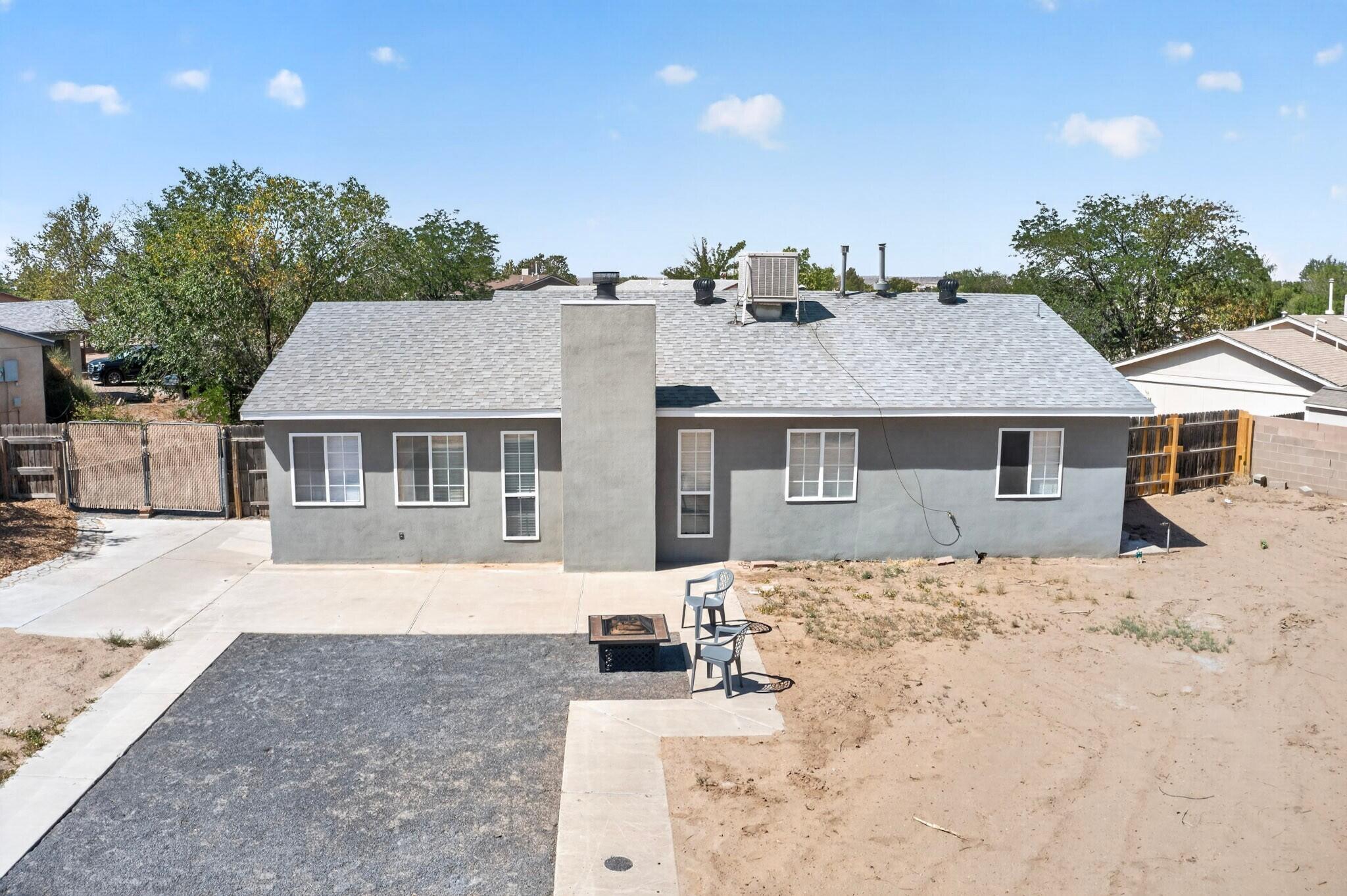 Photo 18 — 520 Apache Loop SW