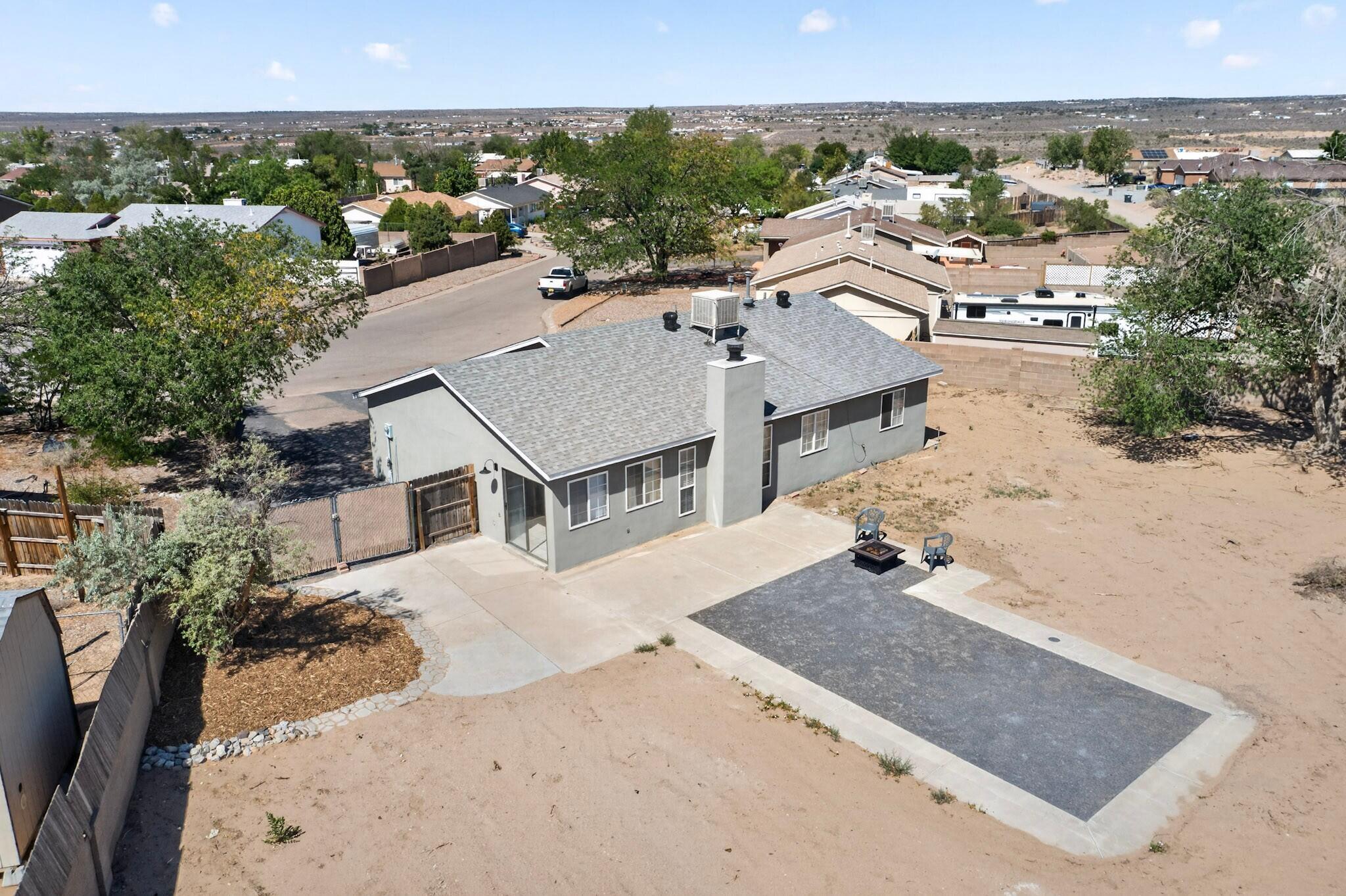 Photo 19 — 520 Apache Loop SW