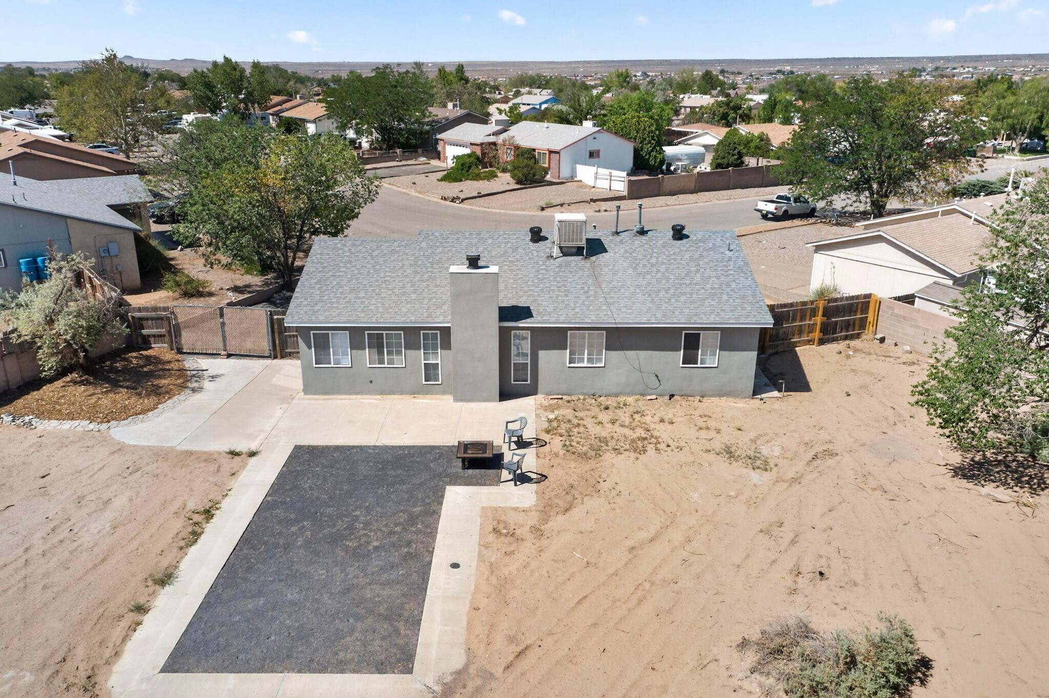 Photo 20 — 520 Apache Loop SW