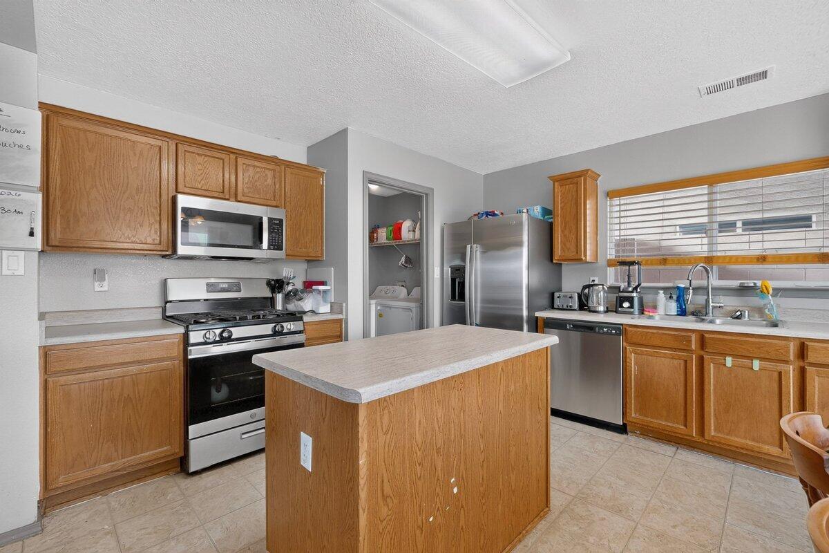 Photo 19 — 492 Desert Mist Drive SW