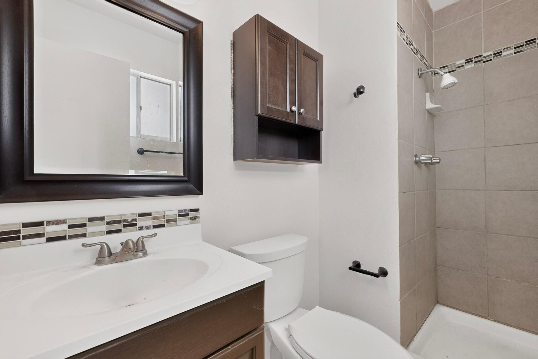 Photo 11 — 13105 Mountain View Avenue NE