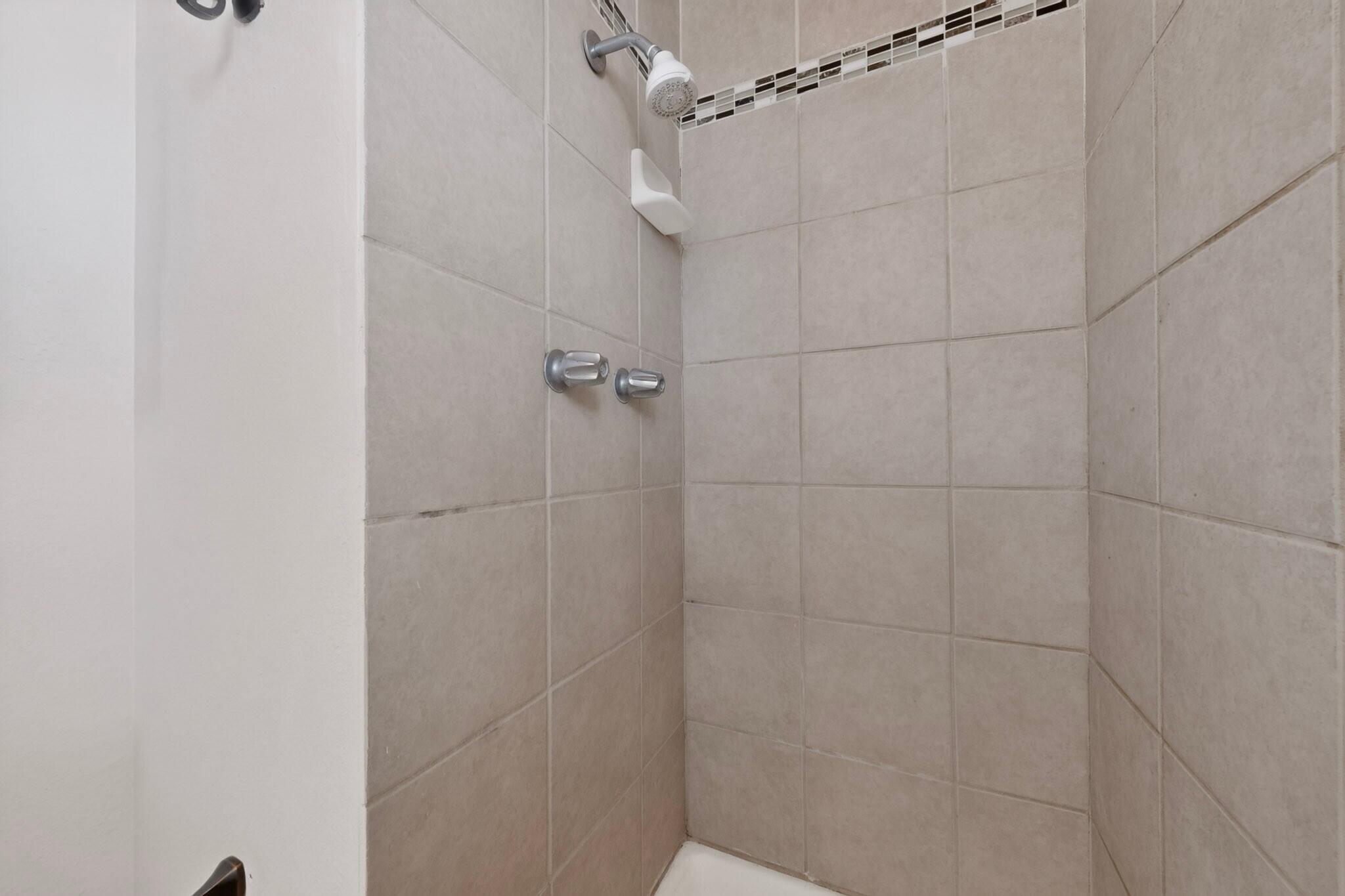 Photo 13 — 13105 Mountain View Avenue NE
