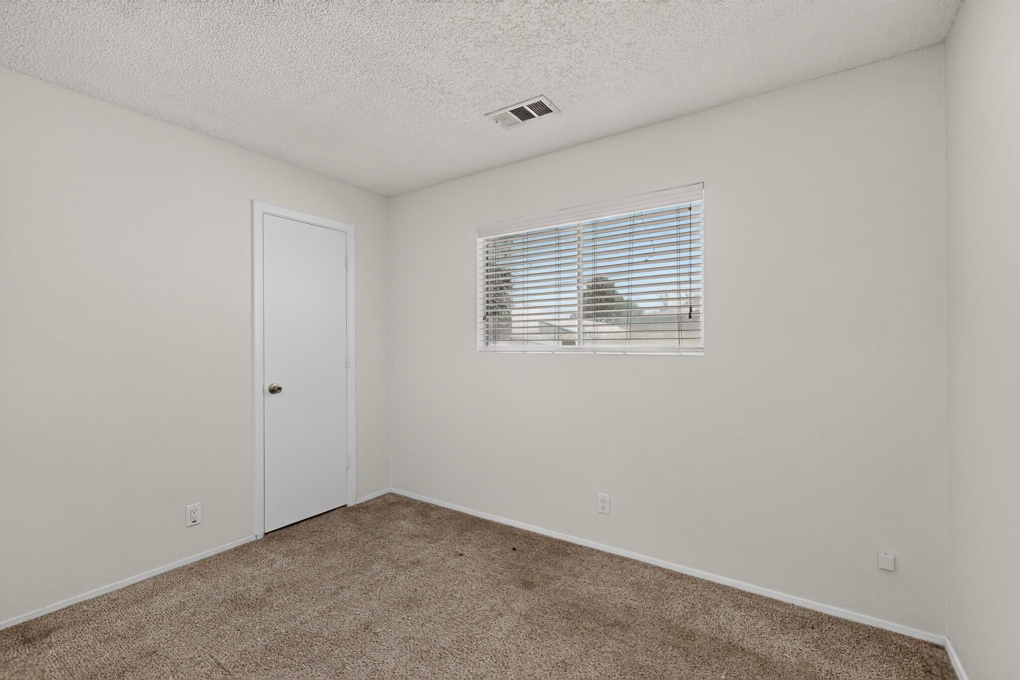 Photo 14 — 13105 Mountain View Avenue NE