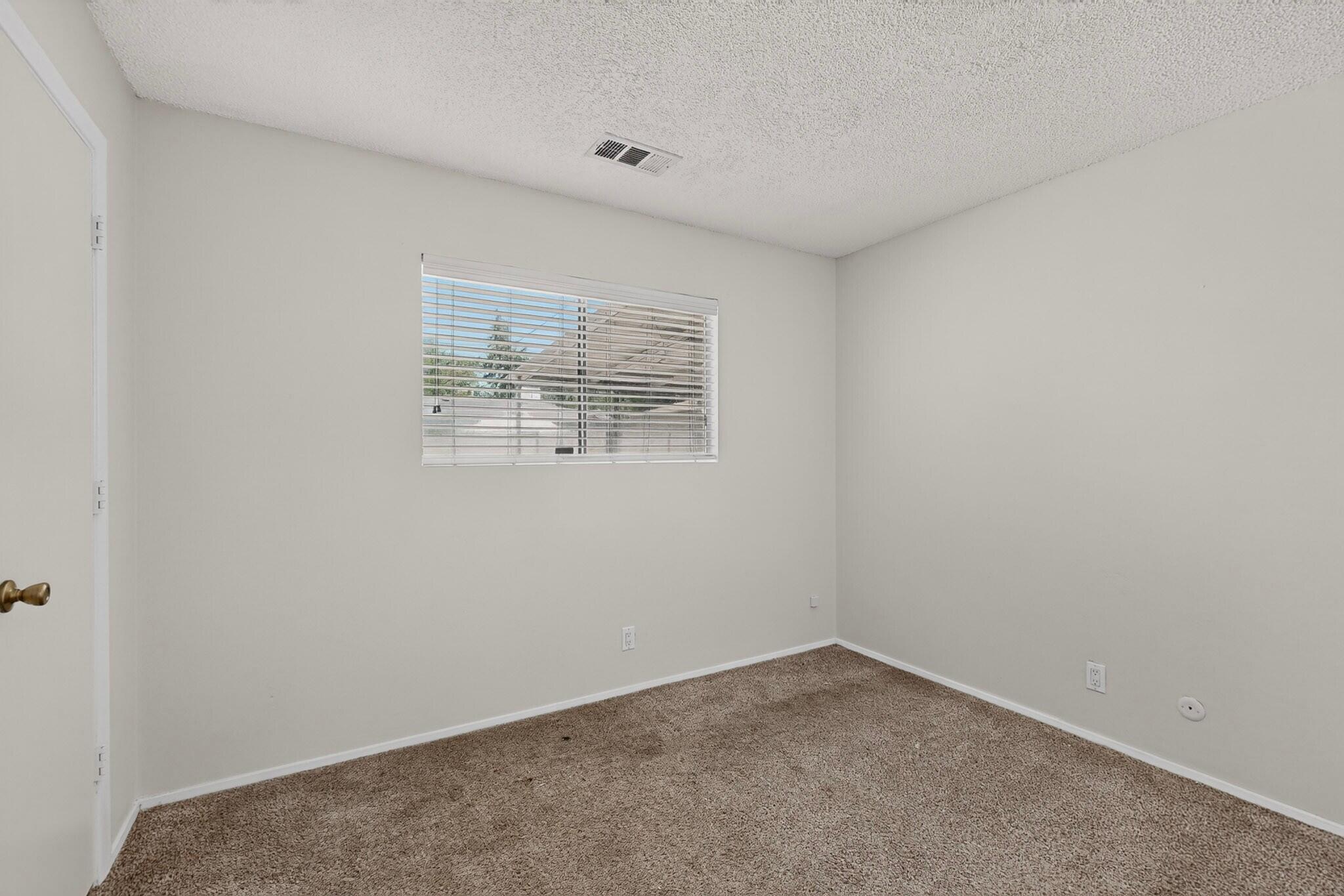 Photo 15 — 13105 Mountain View Avenue NE