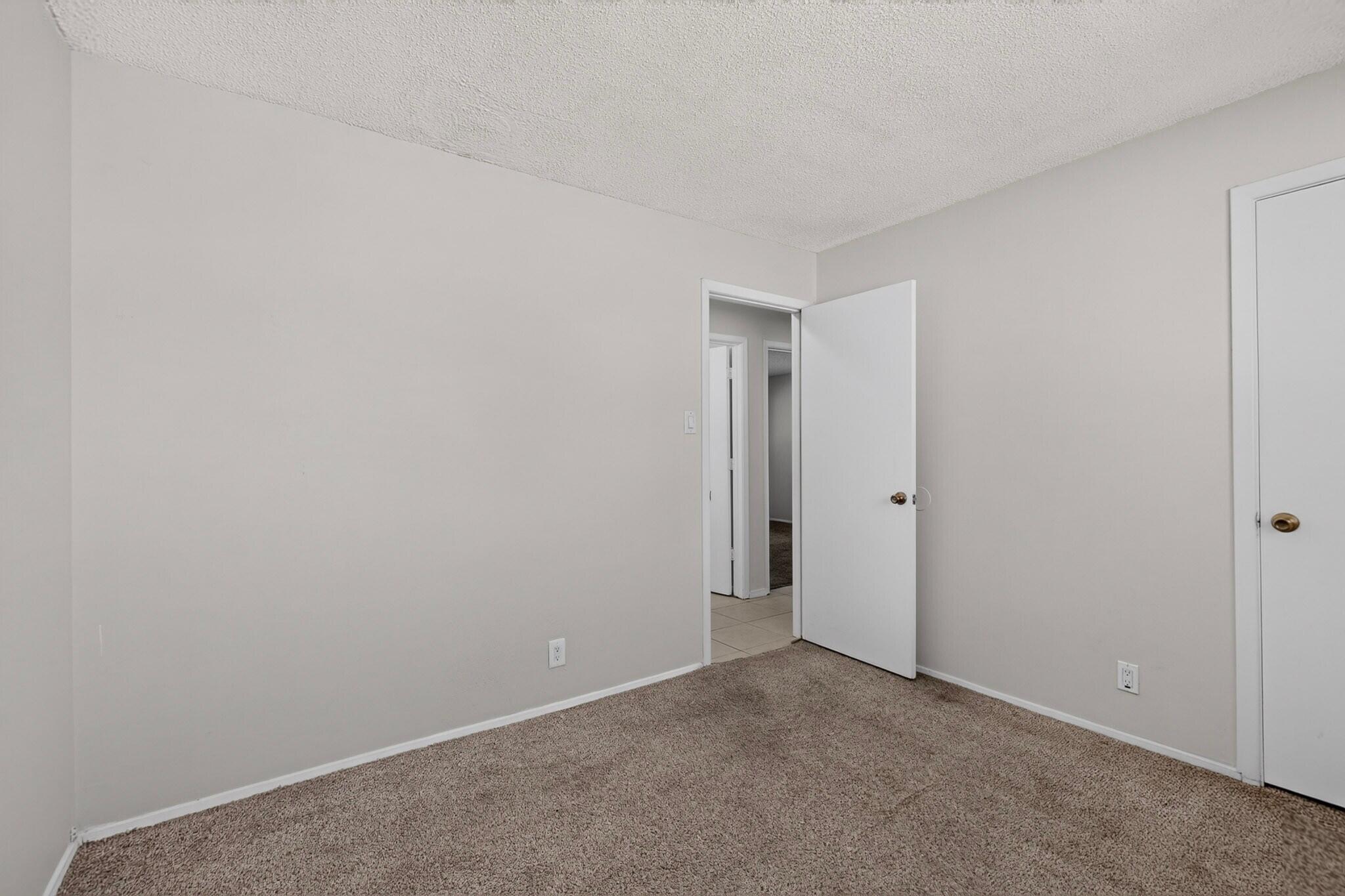 Photo 16 — 13105 Mountain View Avenue NE