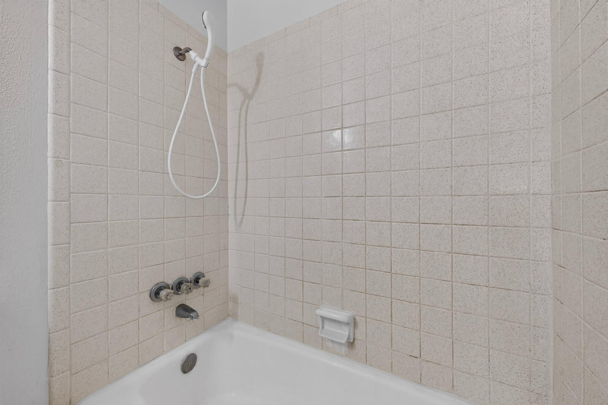 Photo 18 — 13105 Mountain View Avenue NE