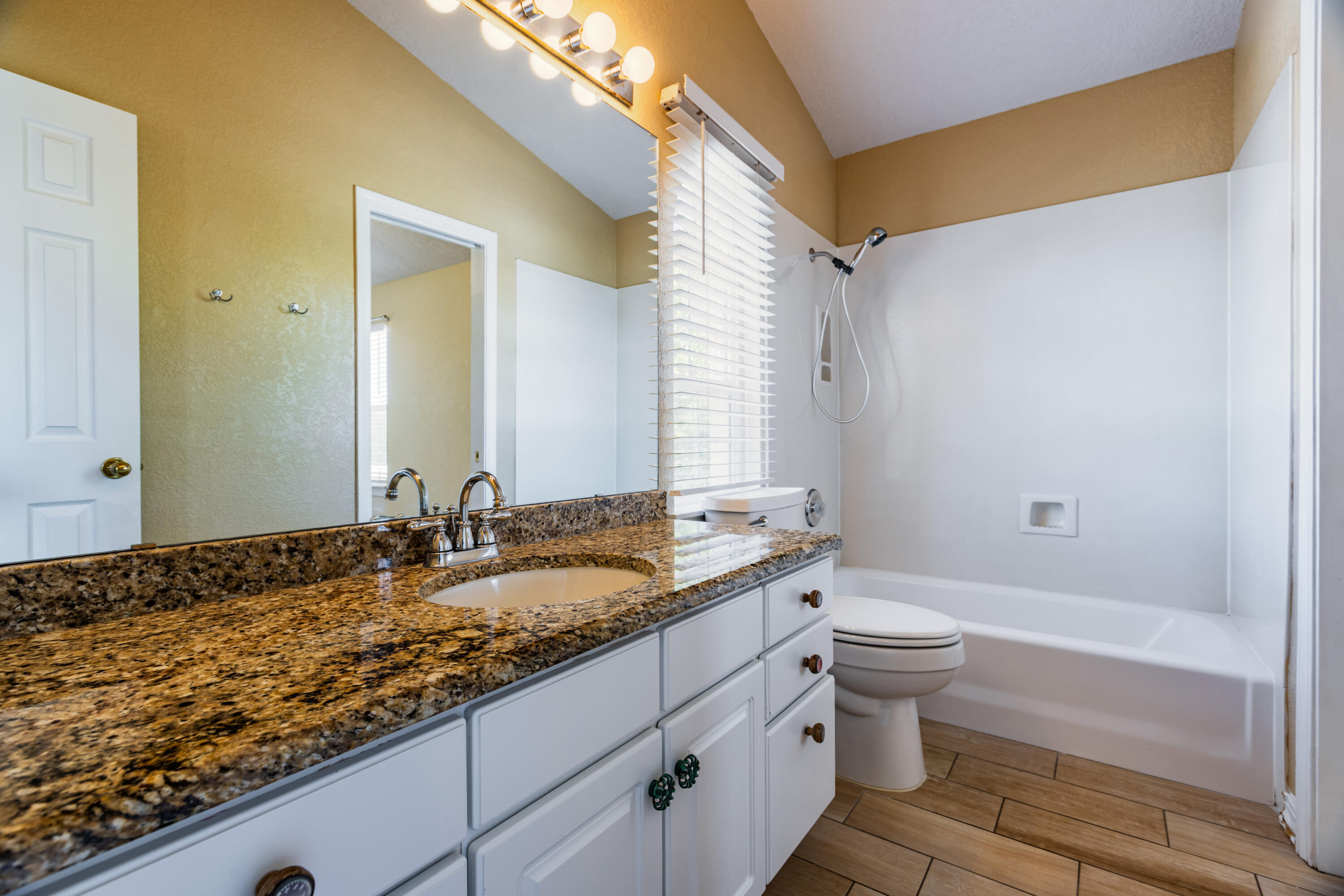 Photo 2 — 3529 White Horse Drive SE