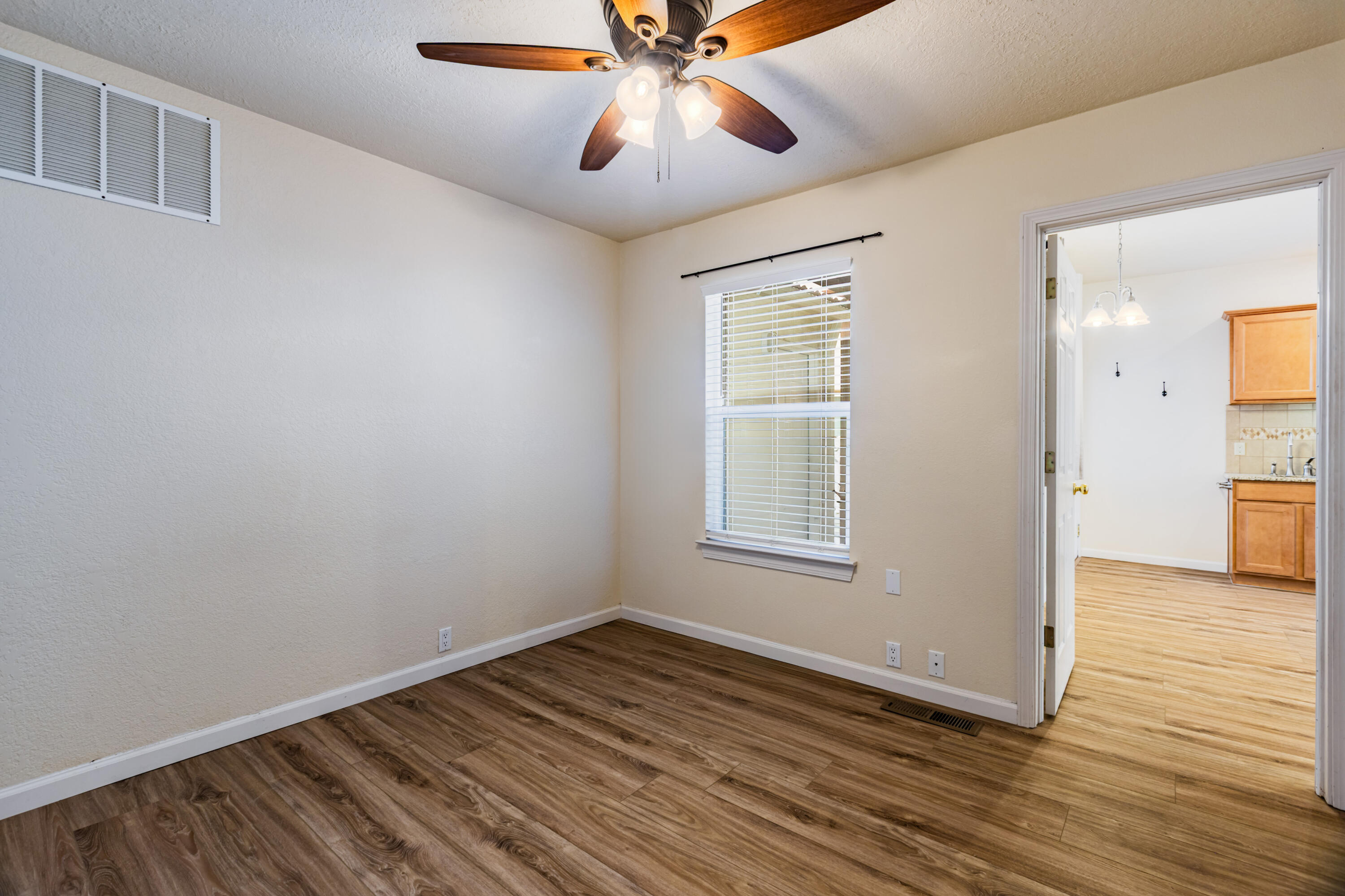 Photo 5 — 3529 White Horse Drive SE