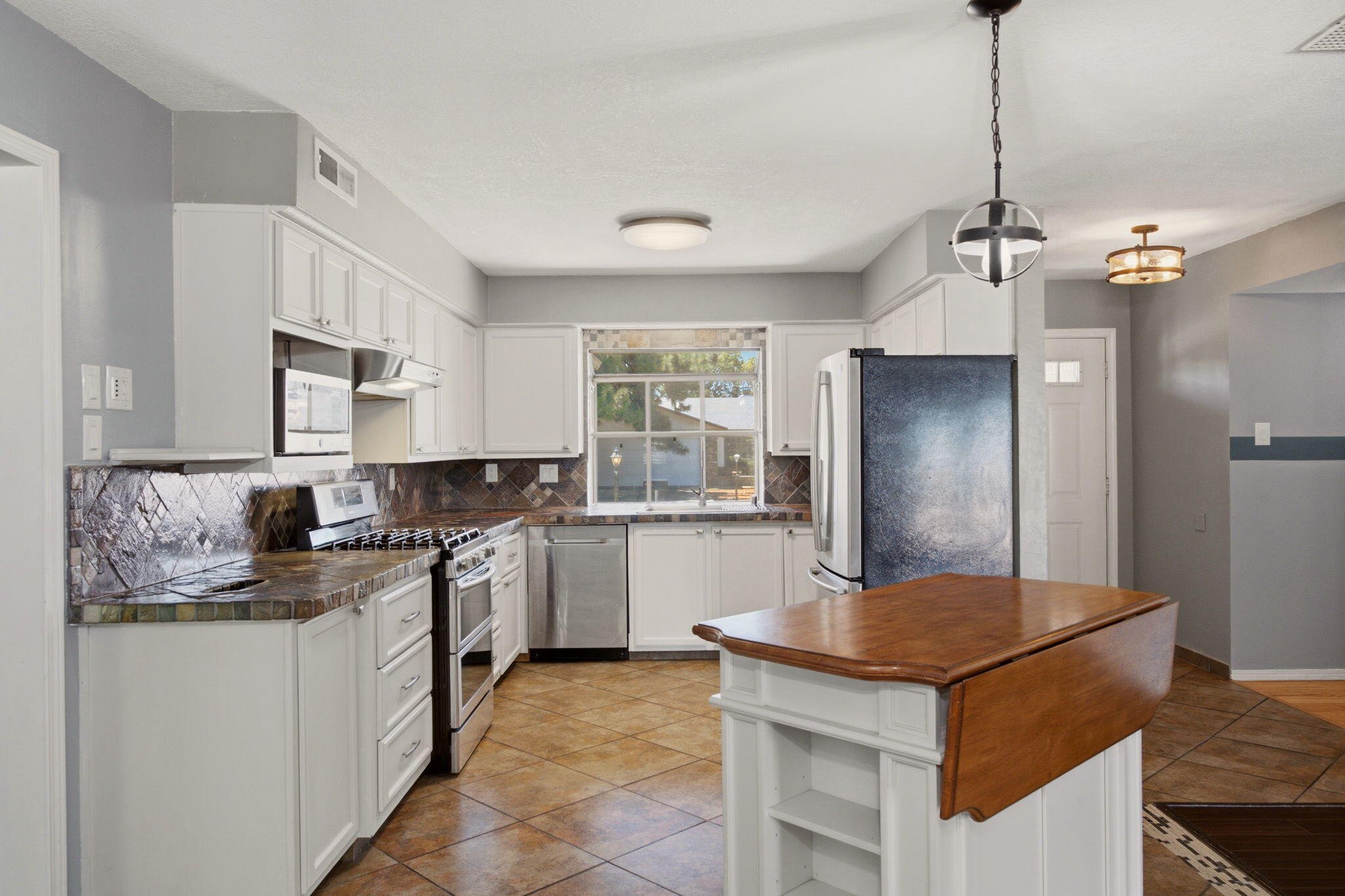 Photo 12 — 11233 Morocco Road NE