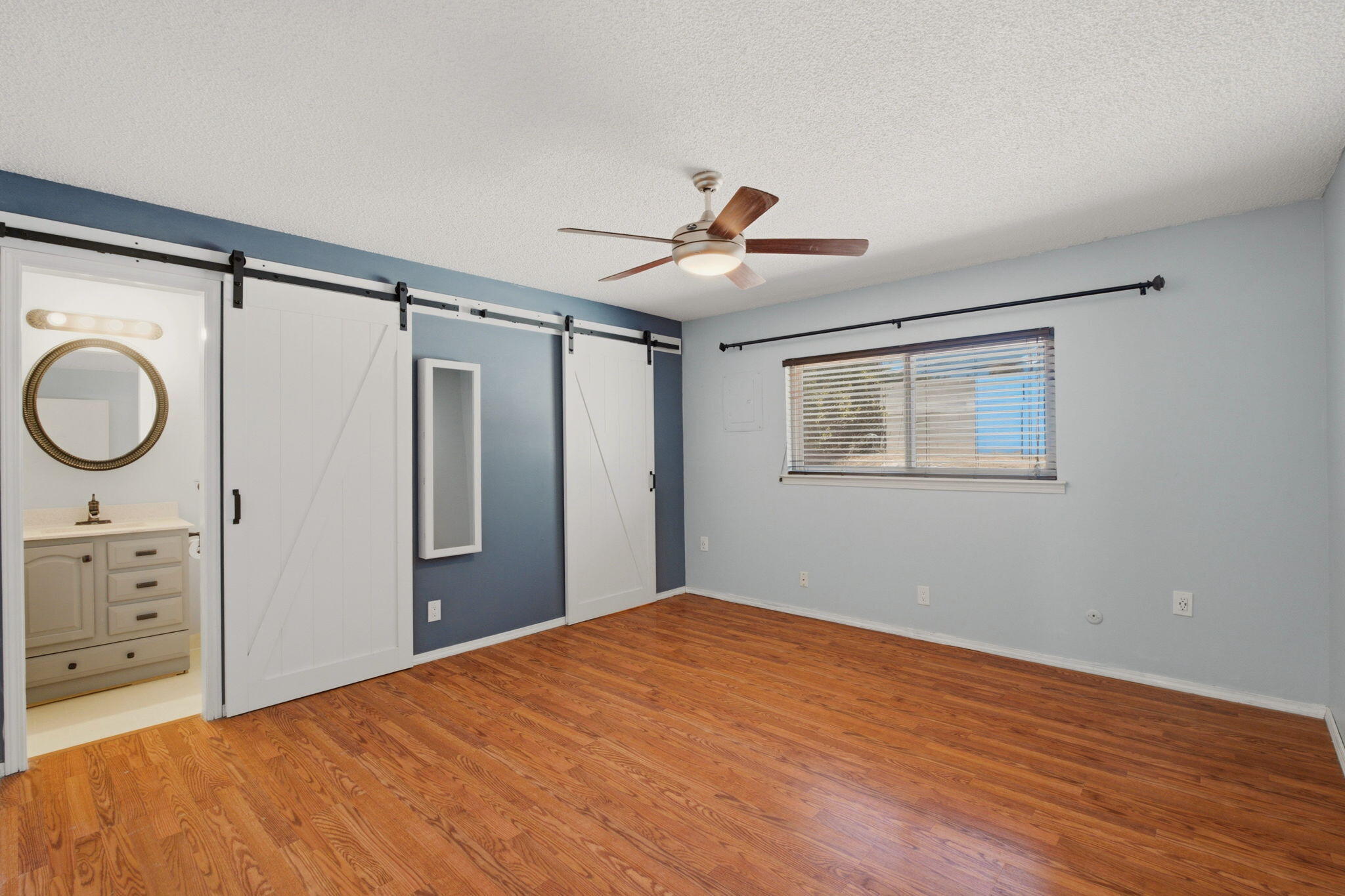 Photo 15 — 11233 Morocco Road NE