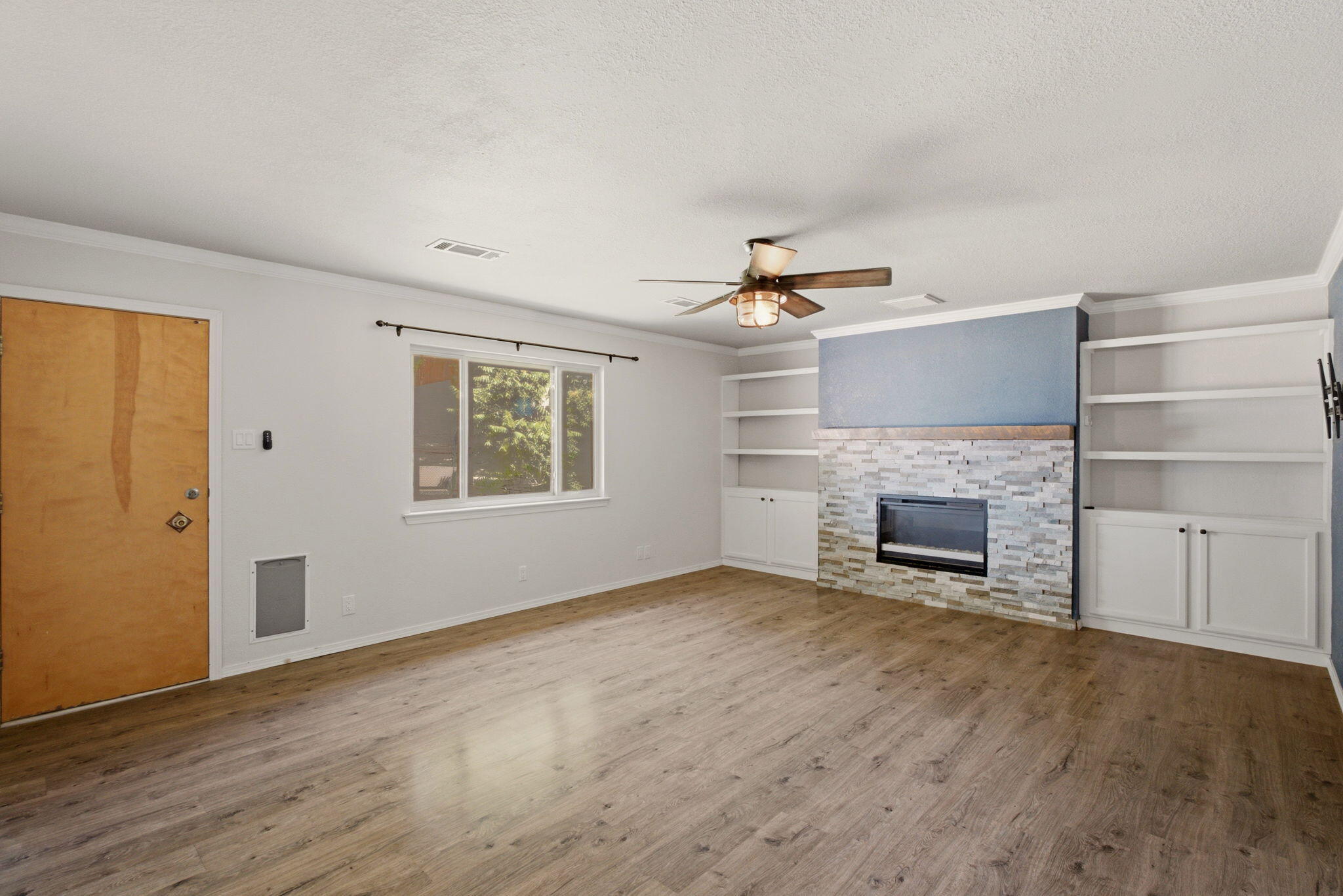 Photo 2 — 11233 Morocco Road NE