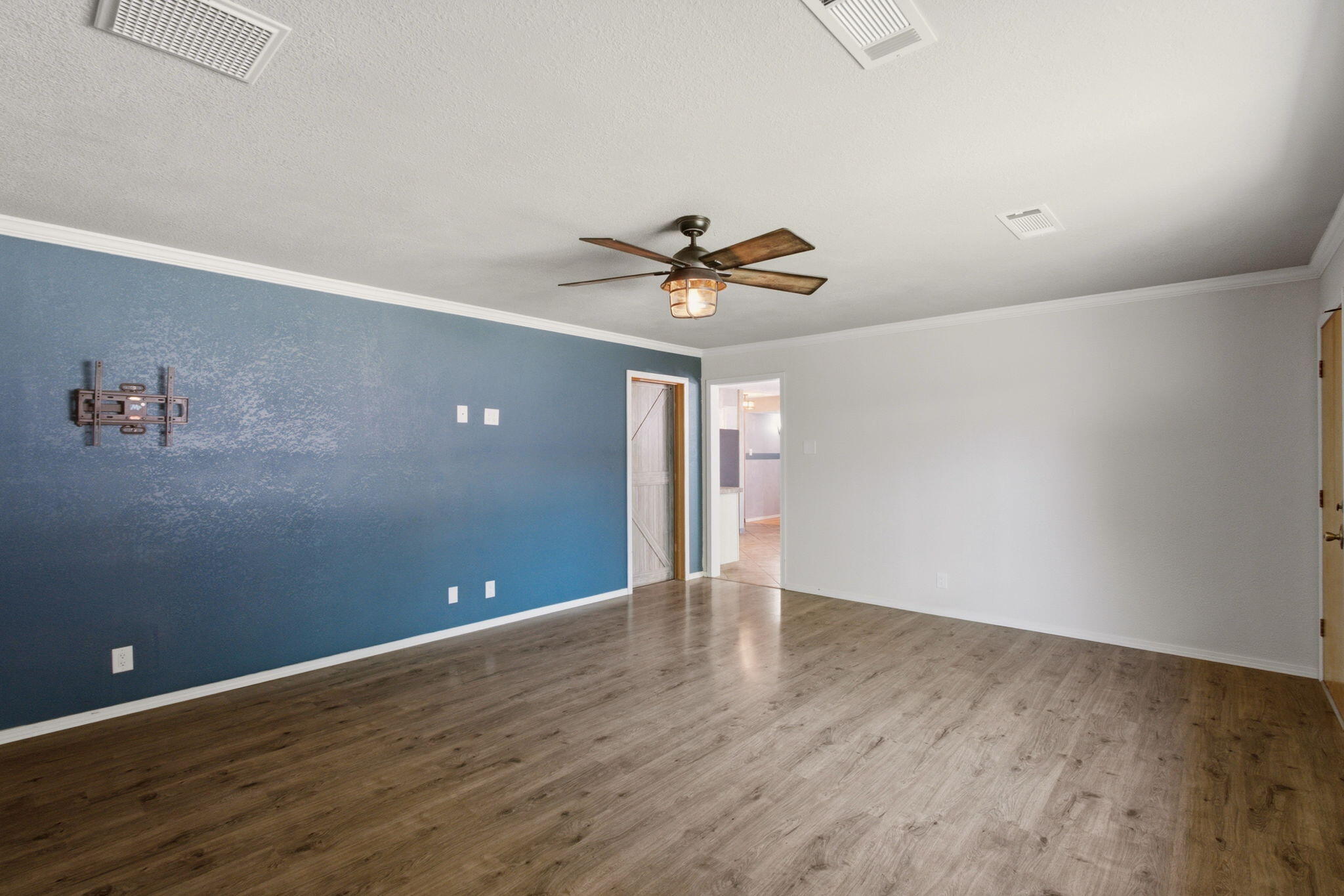 Photo 3 — 11233 Morocco Road NE