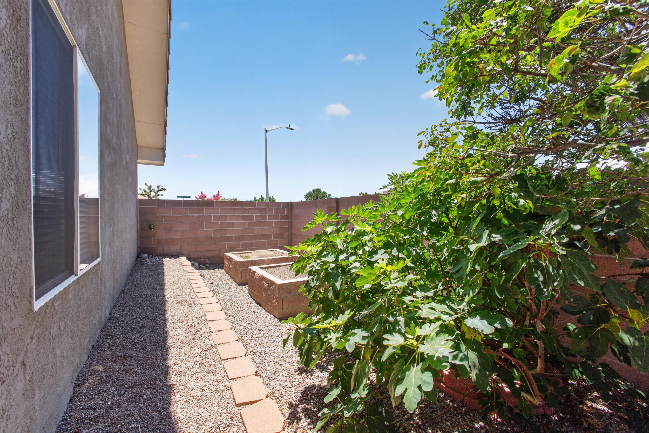 Photo 17 — 6601 Vista Del Rancho Road NE