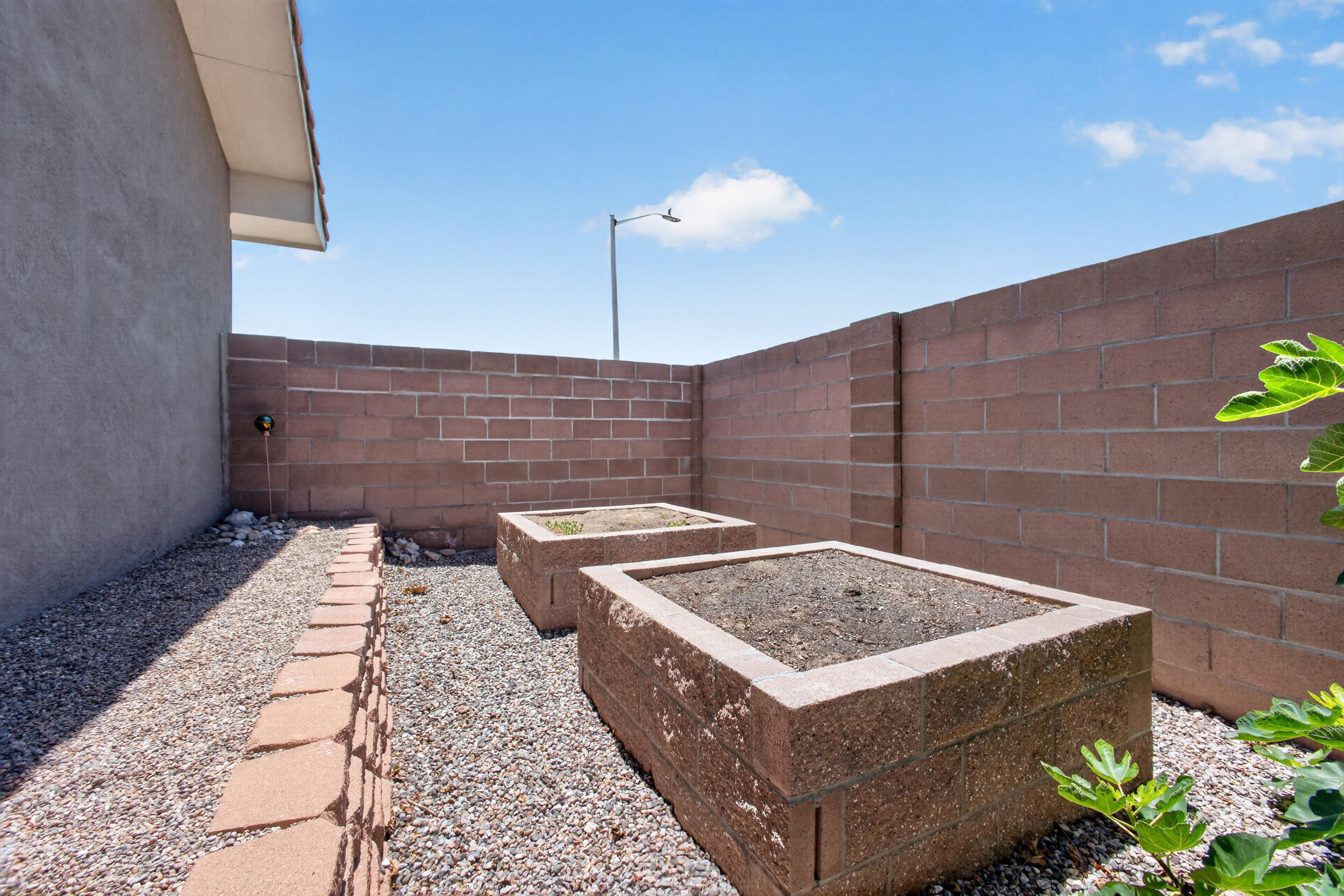 Photo 18 — 6601 Vista Del Rancho Road NE