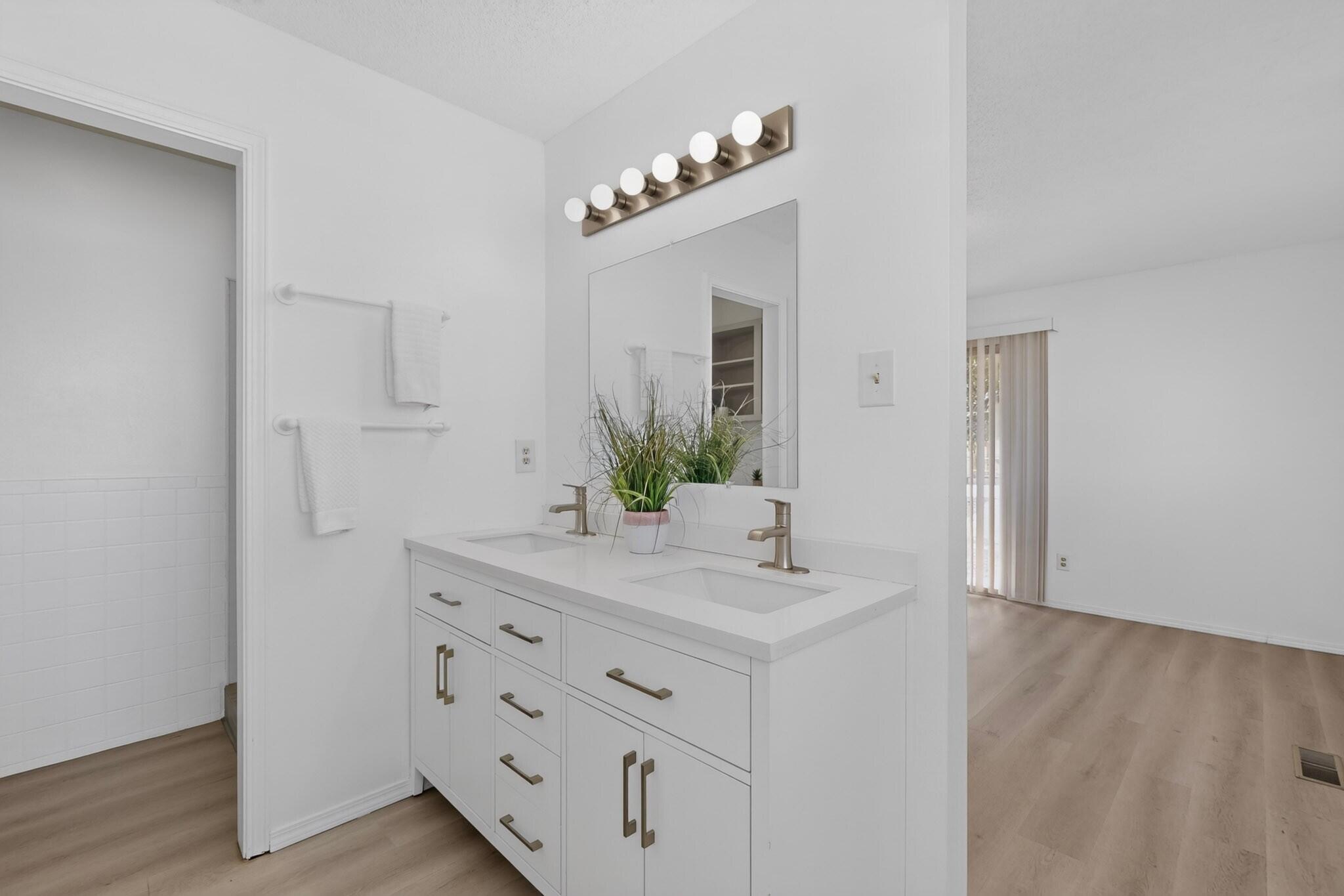 Photo 2 — 10302 San Gabriel Road NE