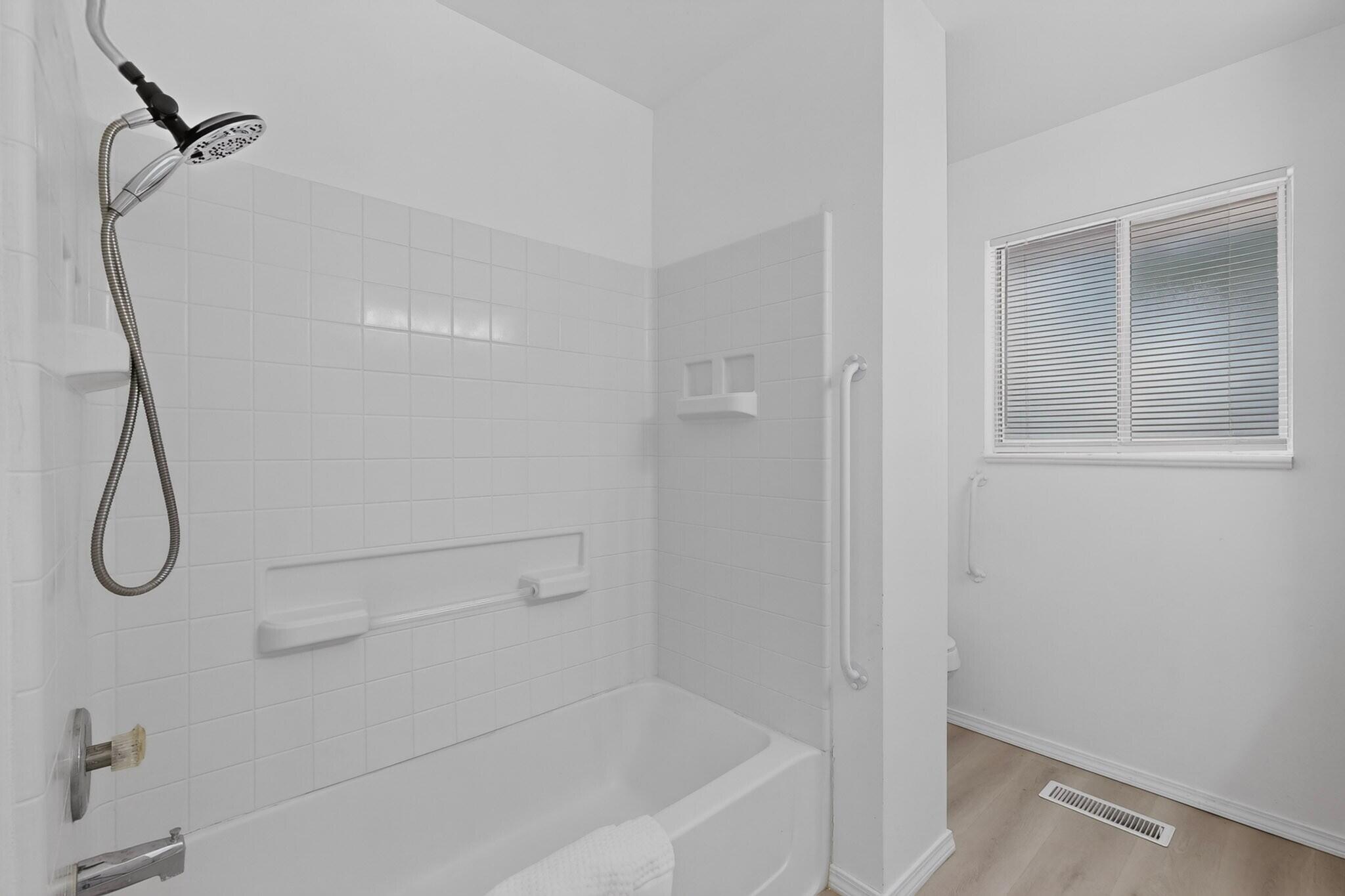 Photo 3 — 10302 San Gabriel Road NE