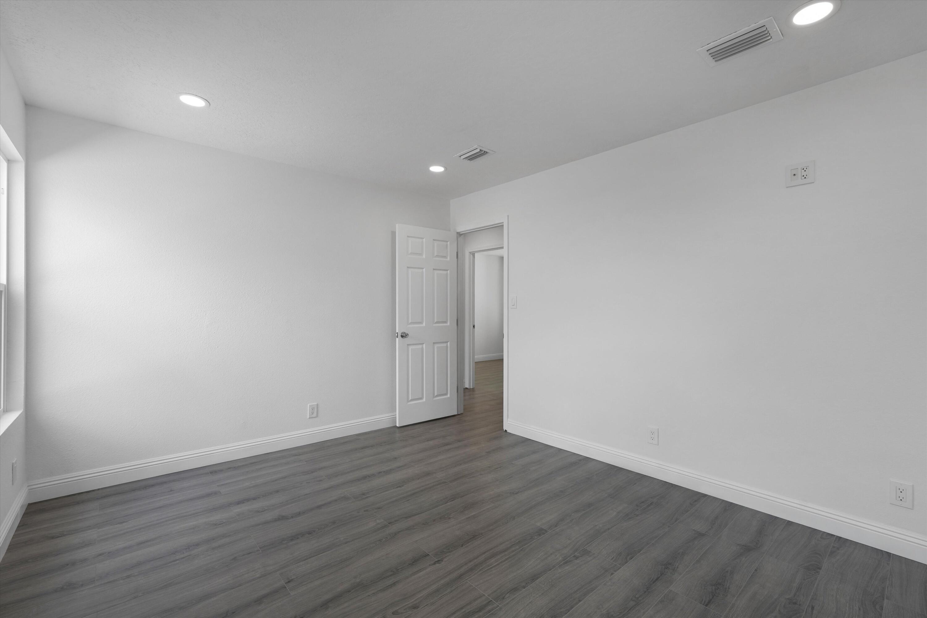 Photo 10 — 1620 Plum Road NE