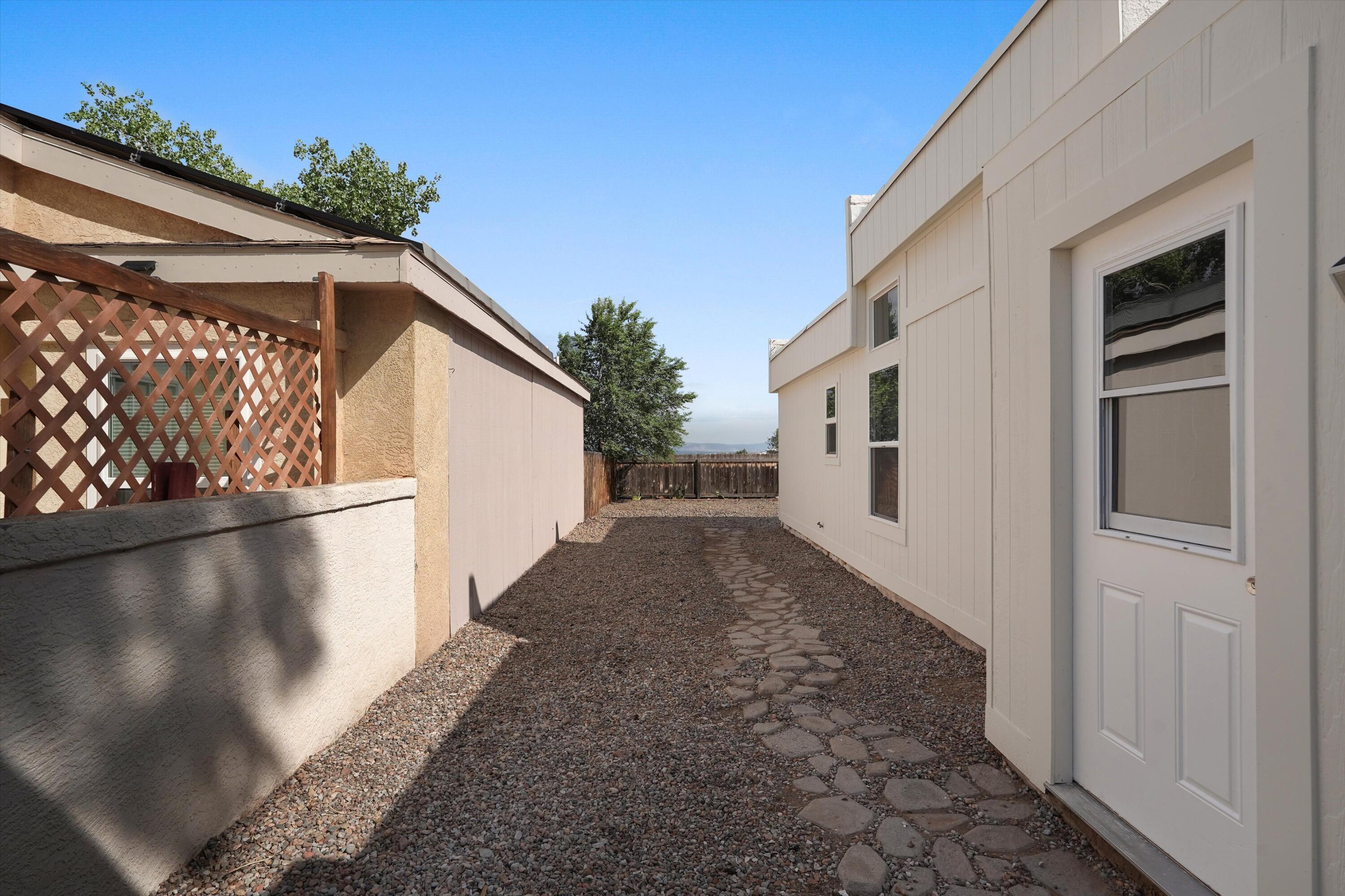 Photo 7 — 1620 Plum Road NE
