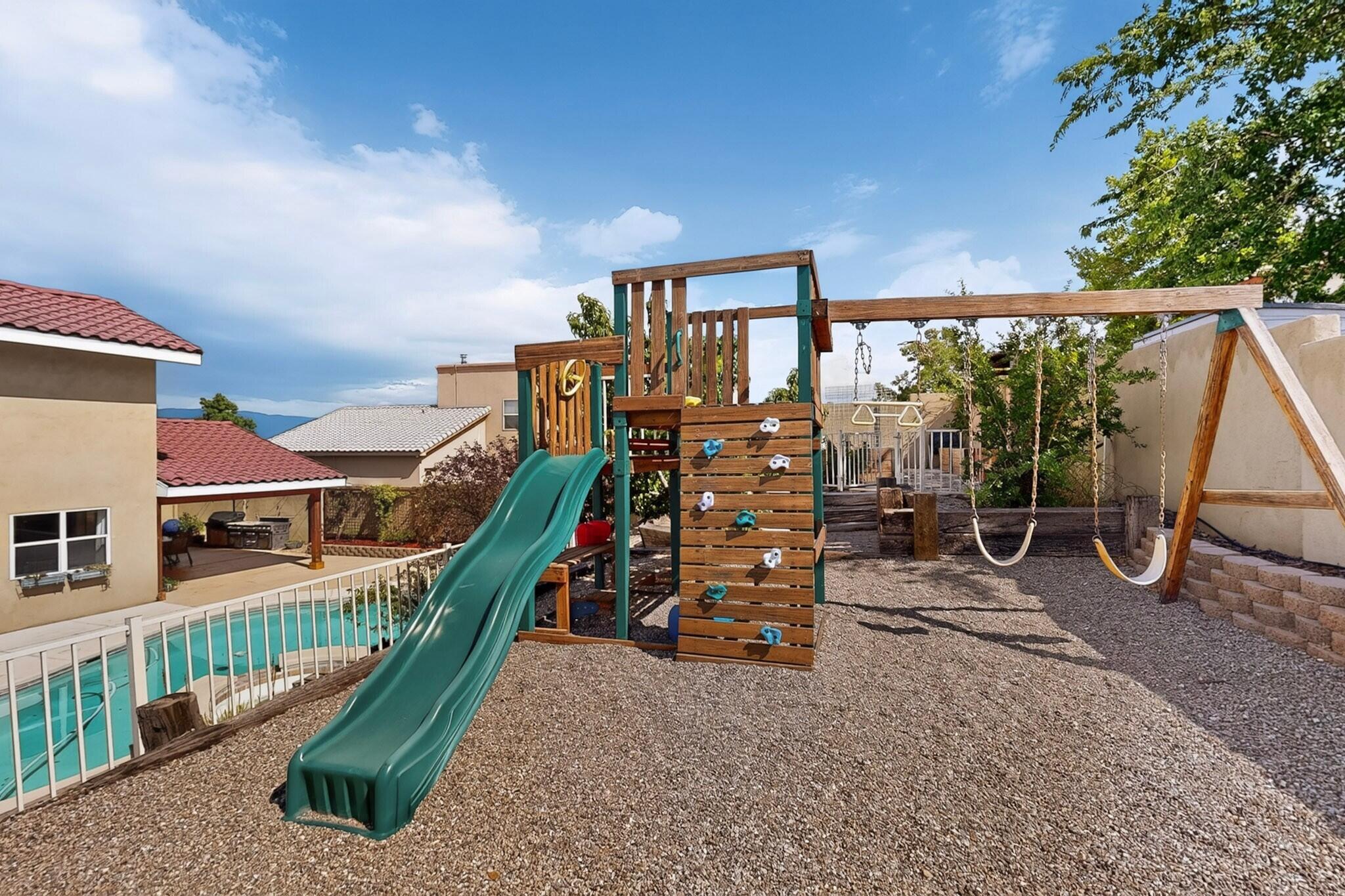 Photo 13 — 10417 Vista Del Sol Drive NW