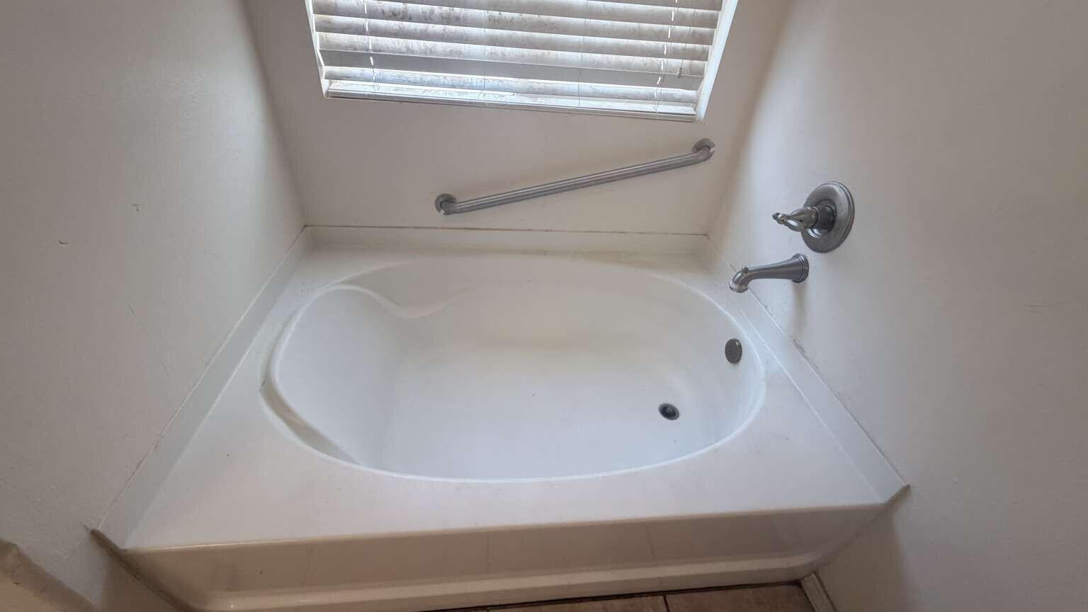 Photo 3 — 2809 Porto Street SW