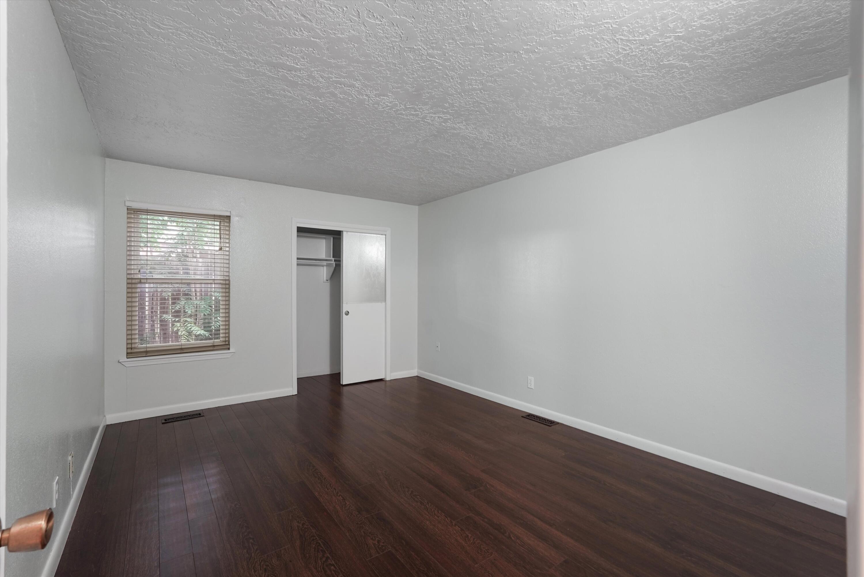 Photo 19 — 1721 Hiawatha Drive NE
