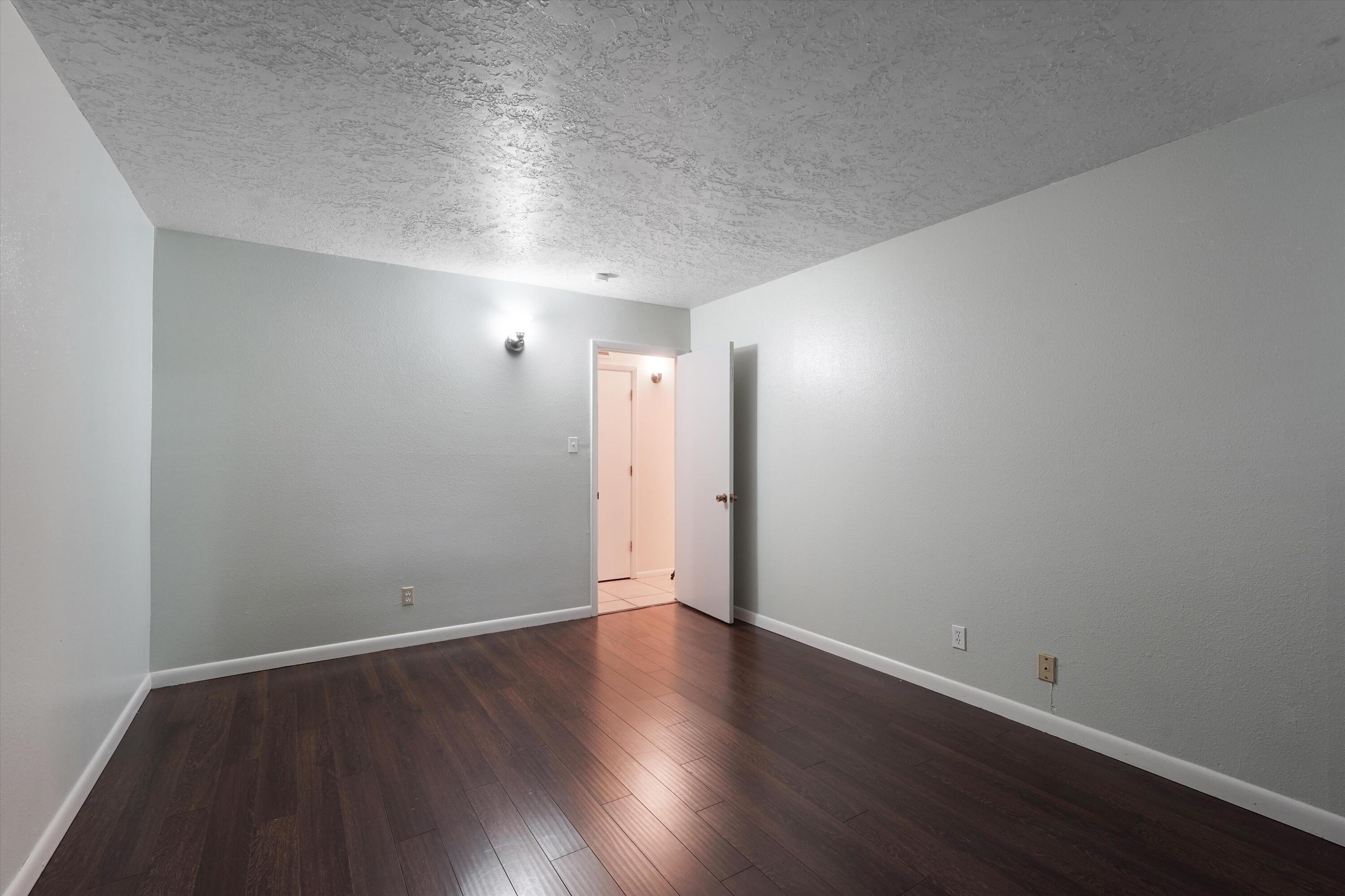 Photo 18 — 1721 Hiawatha Drive NE