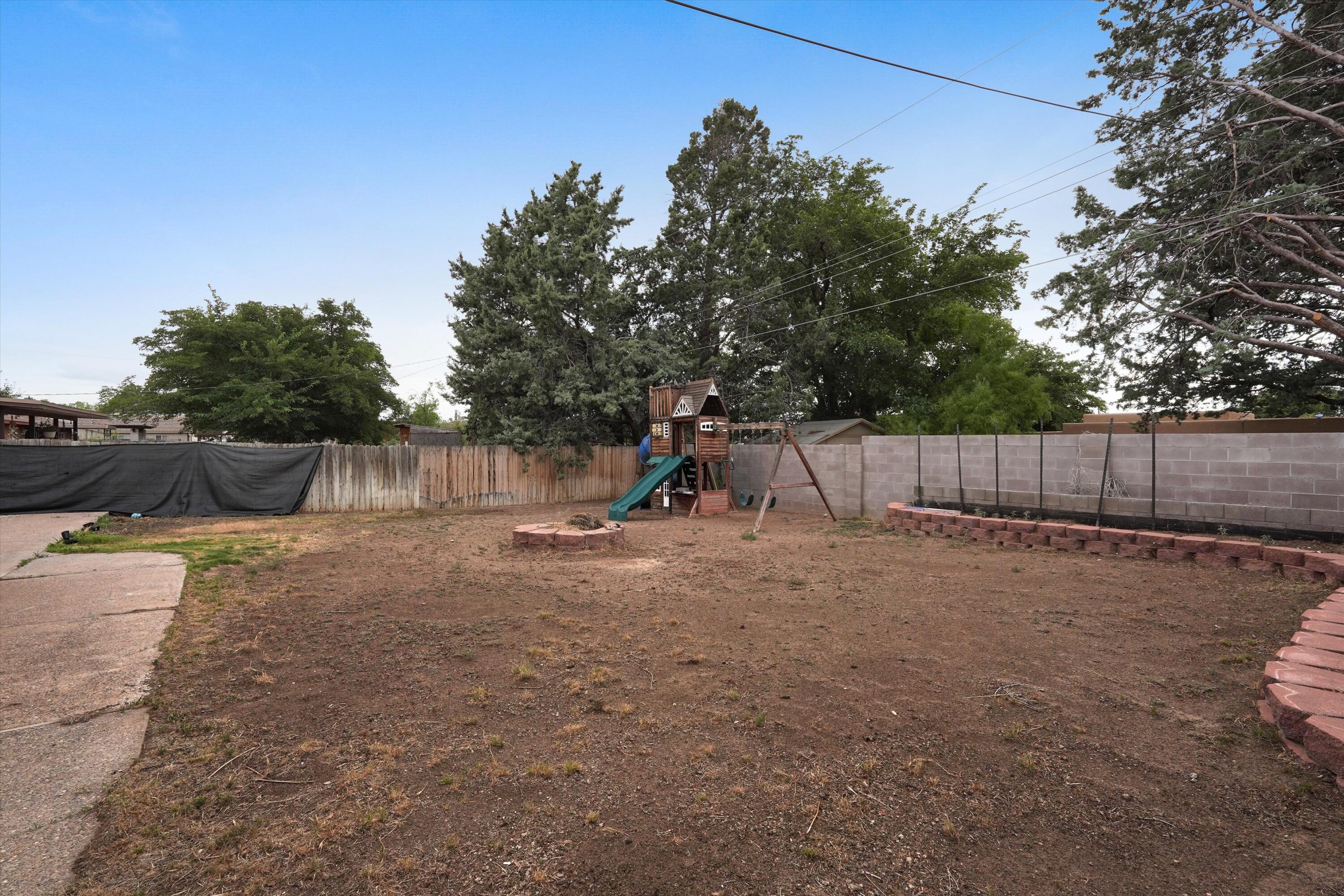 Photo 2 — 1721 Hiawatha Drive NE