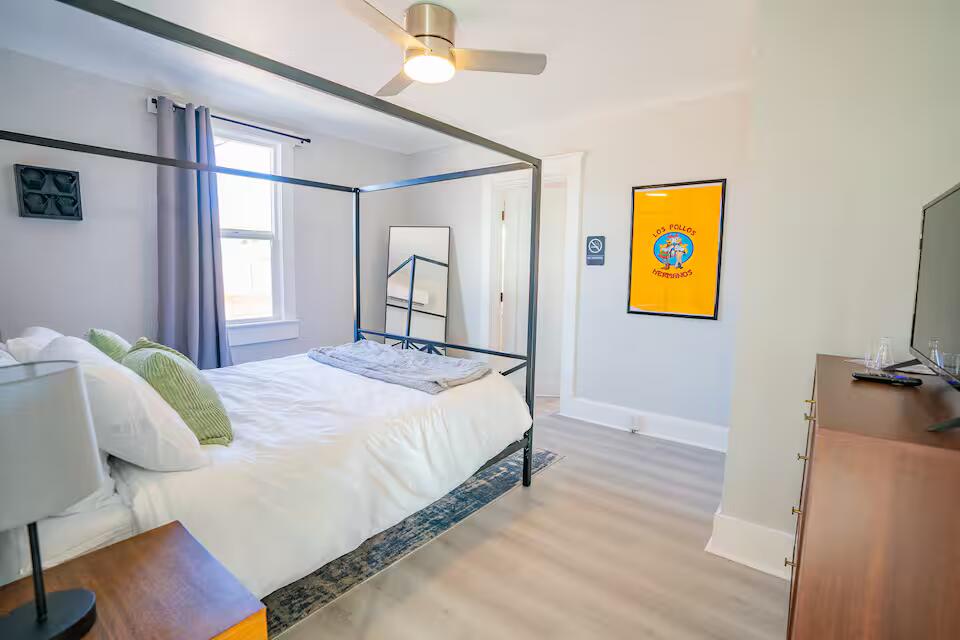 Photo 10 — 1124 Los Tomases Drive NW