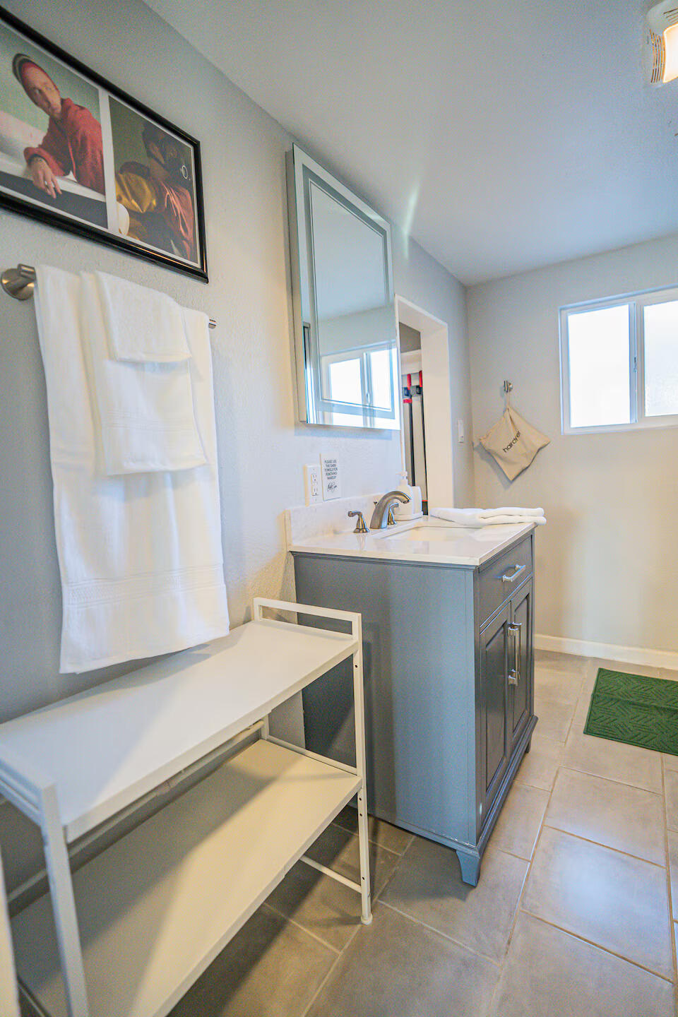 Photo 2 — 1124 Los Tomases Drive NW
