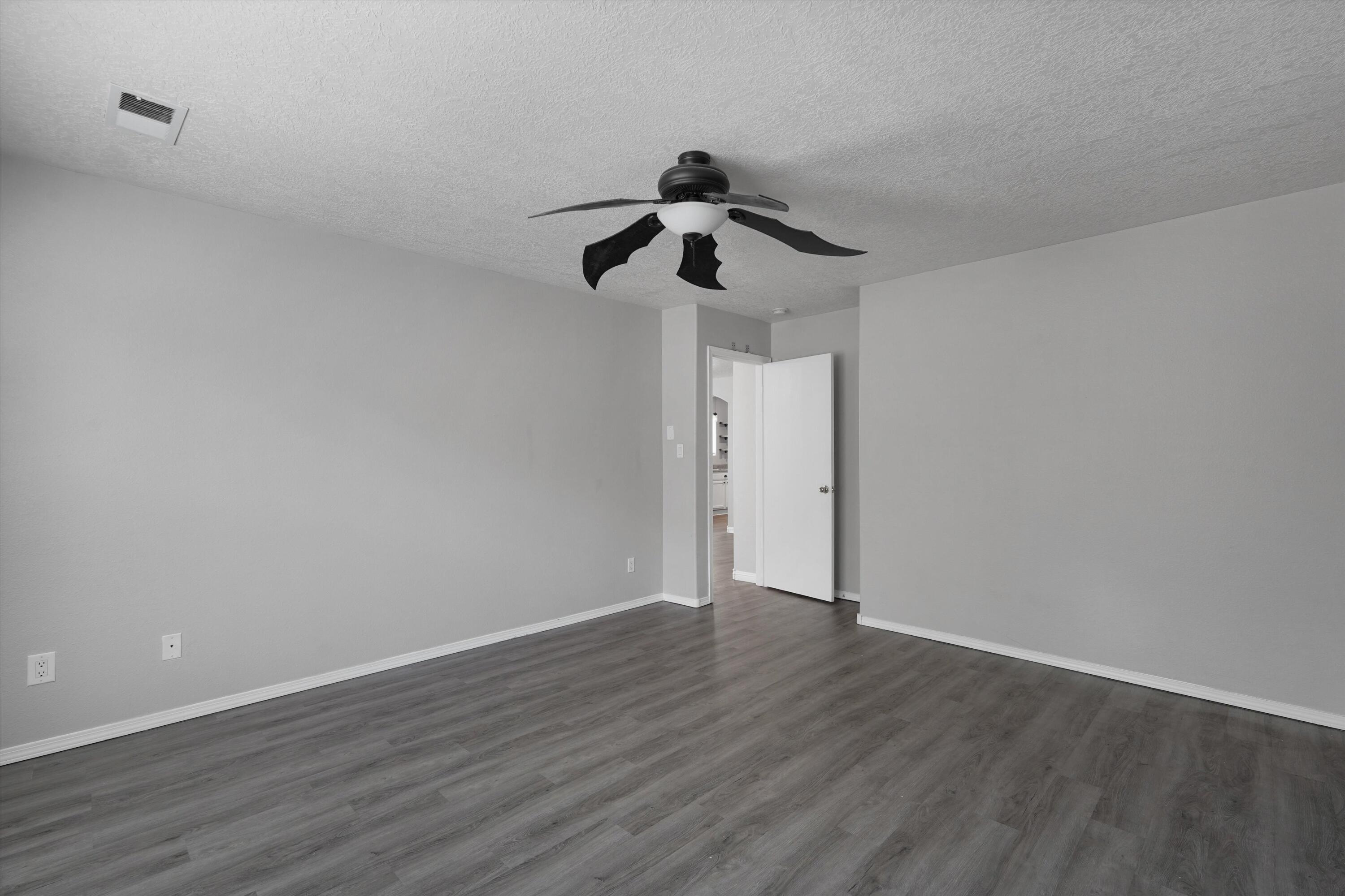 Photo 18 — 1742 Gallinas Road NE