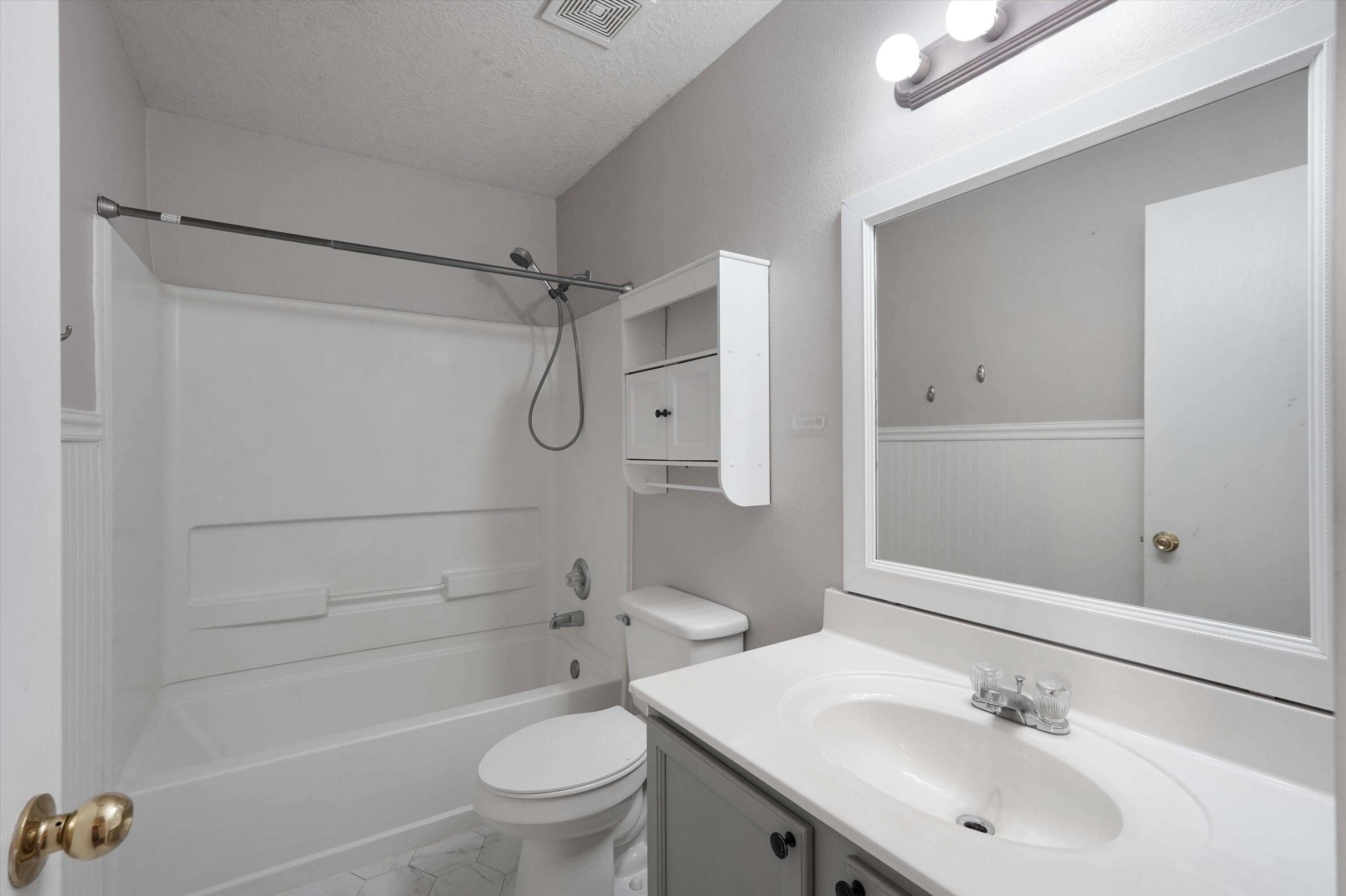 Photo 11 — 1742 Gallinas Road NE