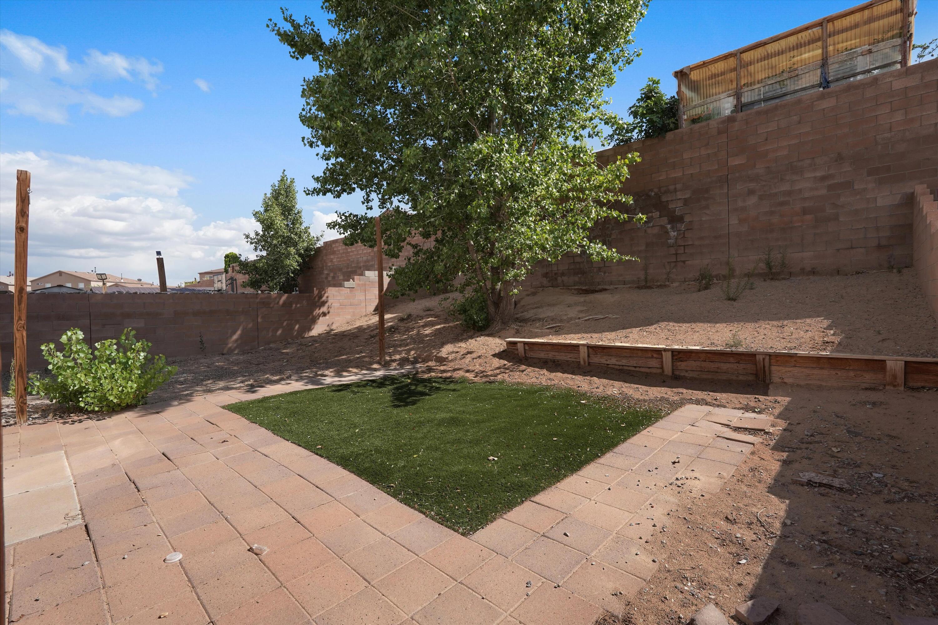 Photo 7 — 1742 Gallinas Road NE