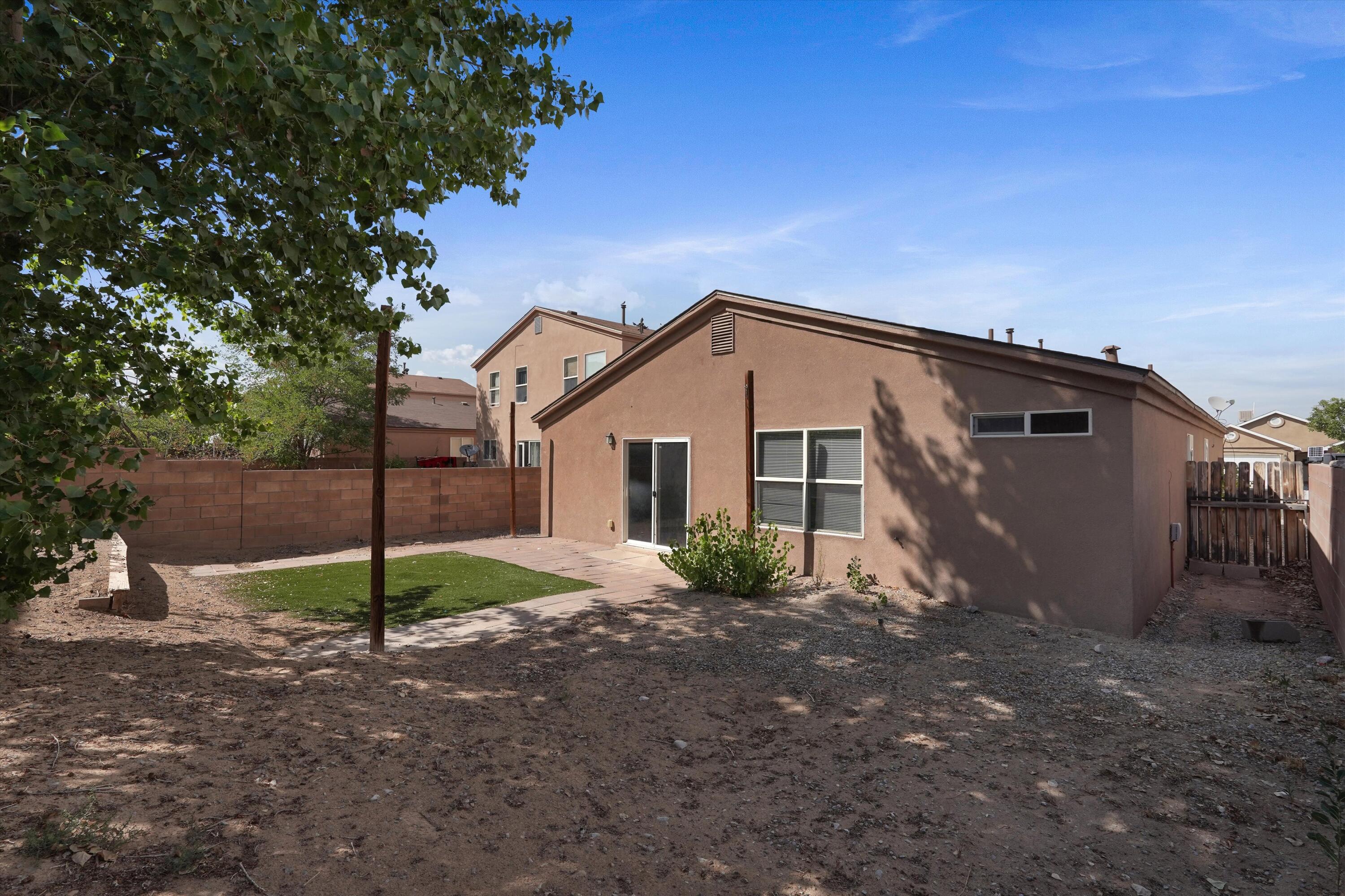 Photo 5 — 1742 Gallinas Road NE