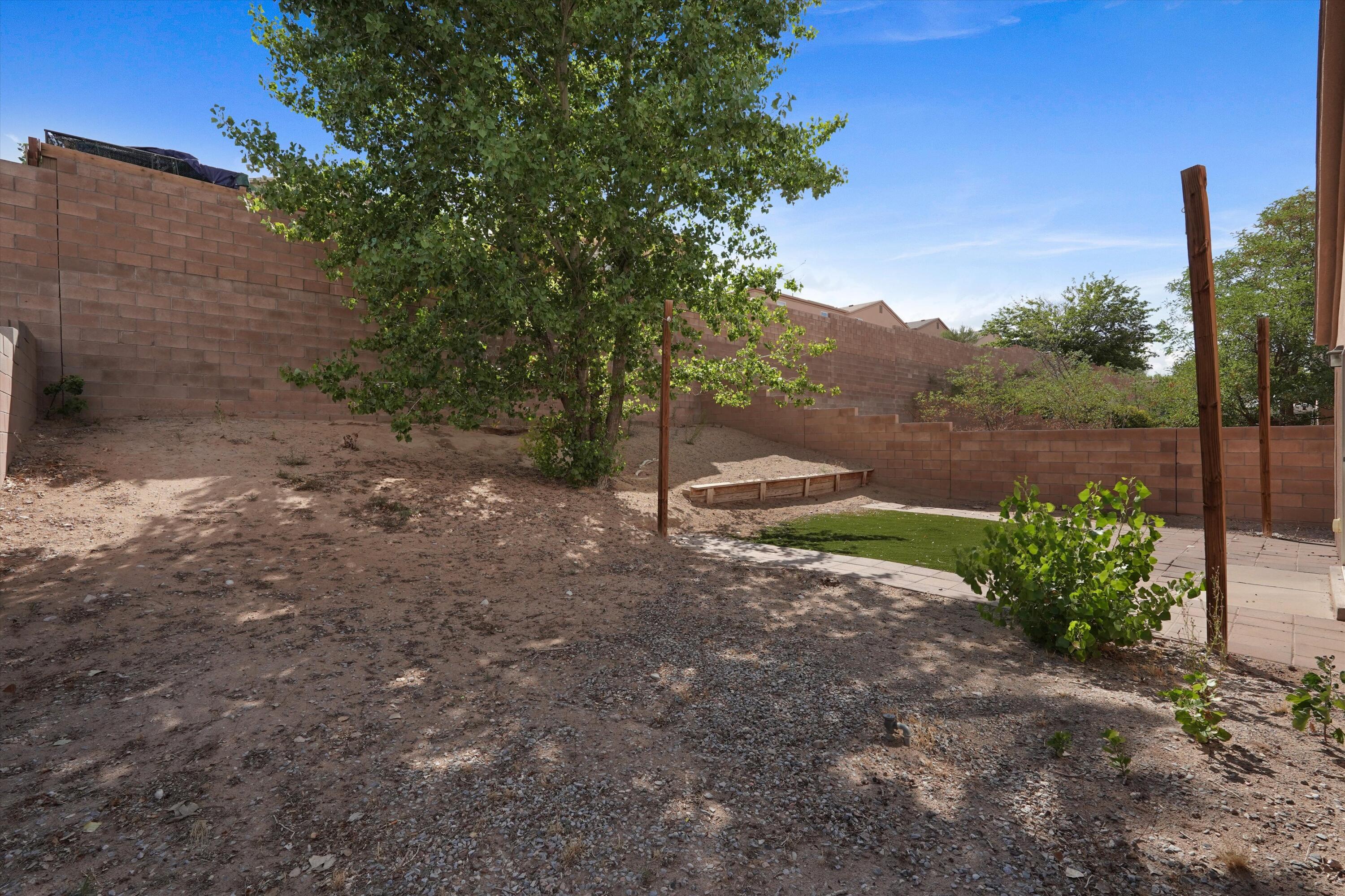 Photo 2 — 1742 Gallinas Road NE