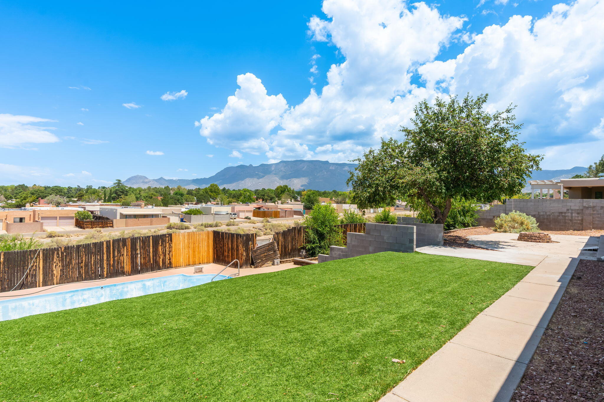 Photo 11 — 8901 Osuna Road NE
