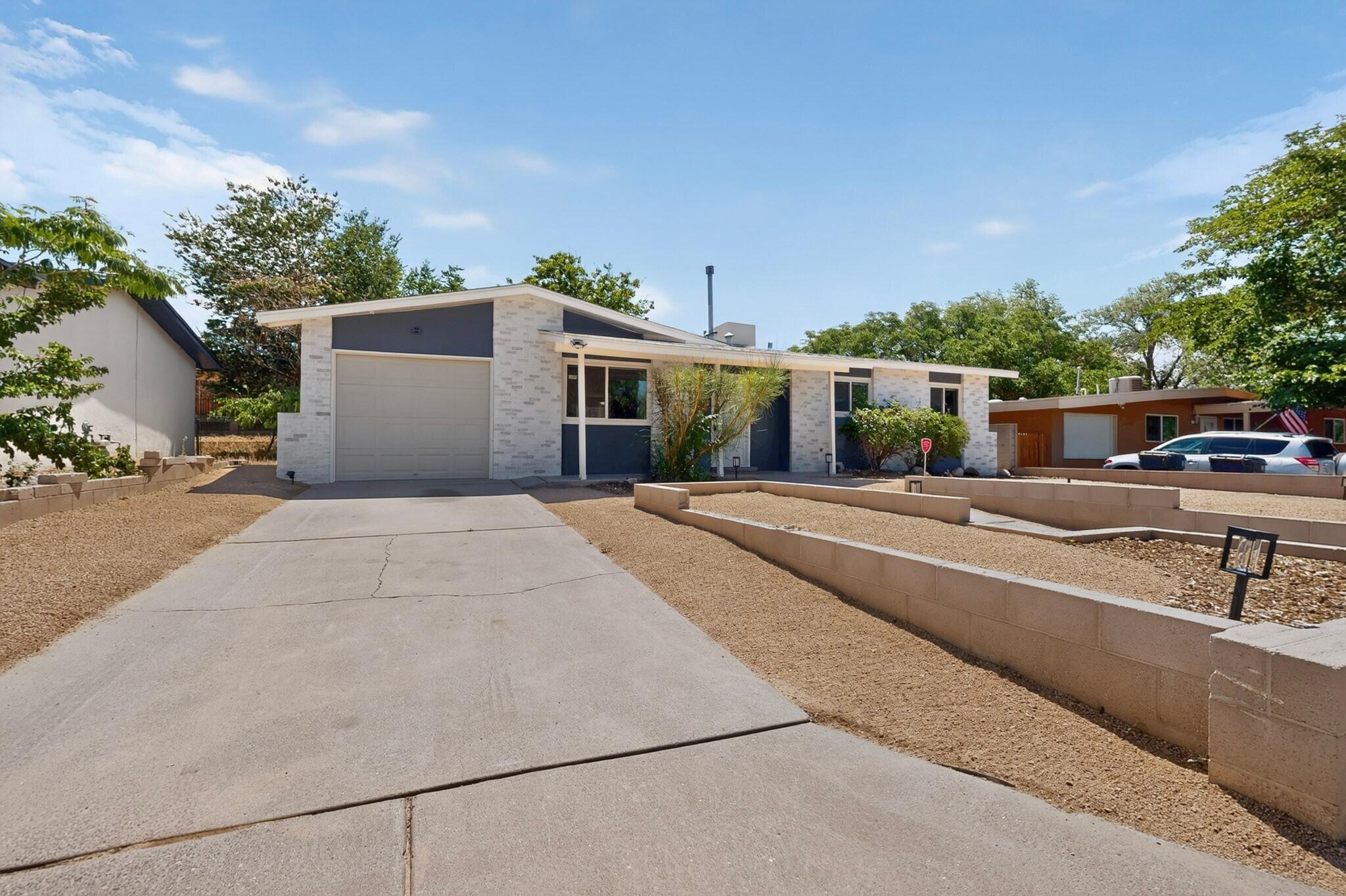 Photo 3 — 736 Monell Drive NE