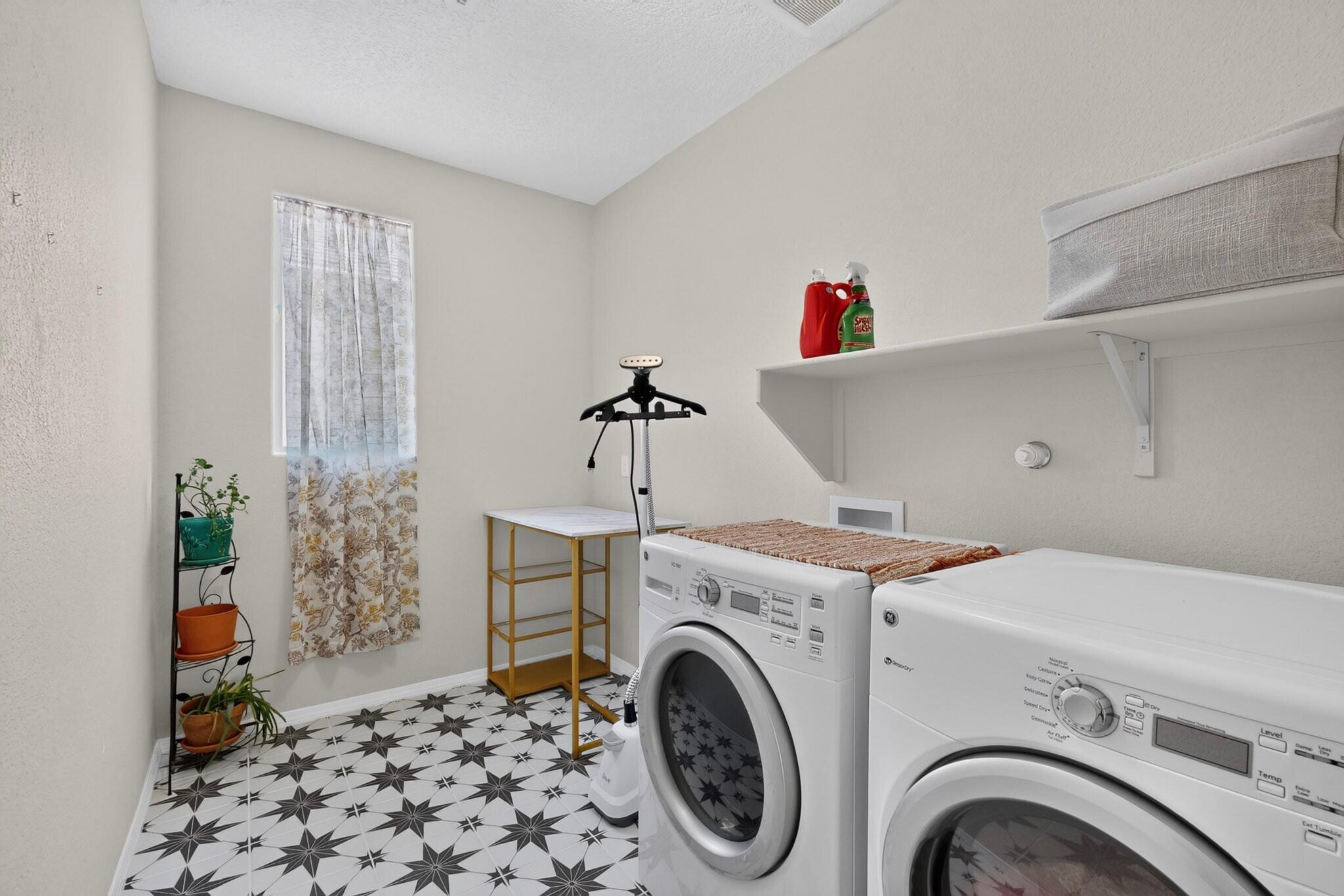 Photo 15 — 6061 Nauman Drive SE