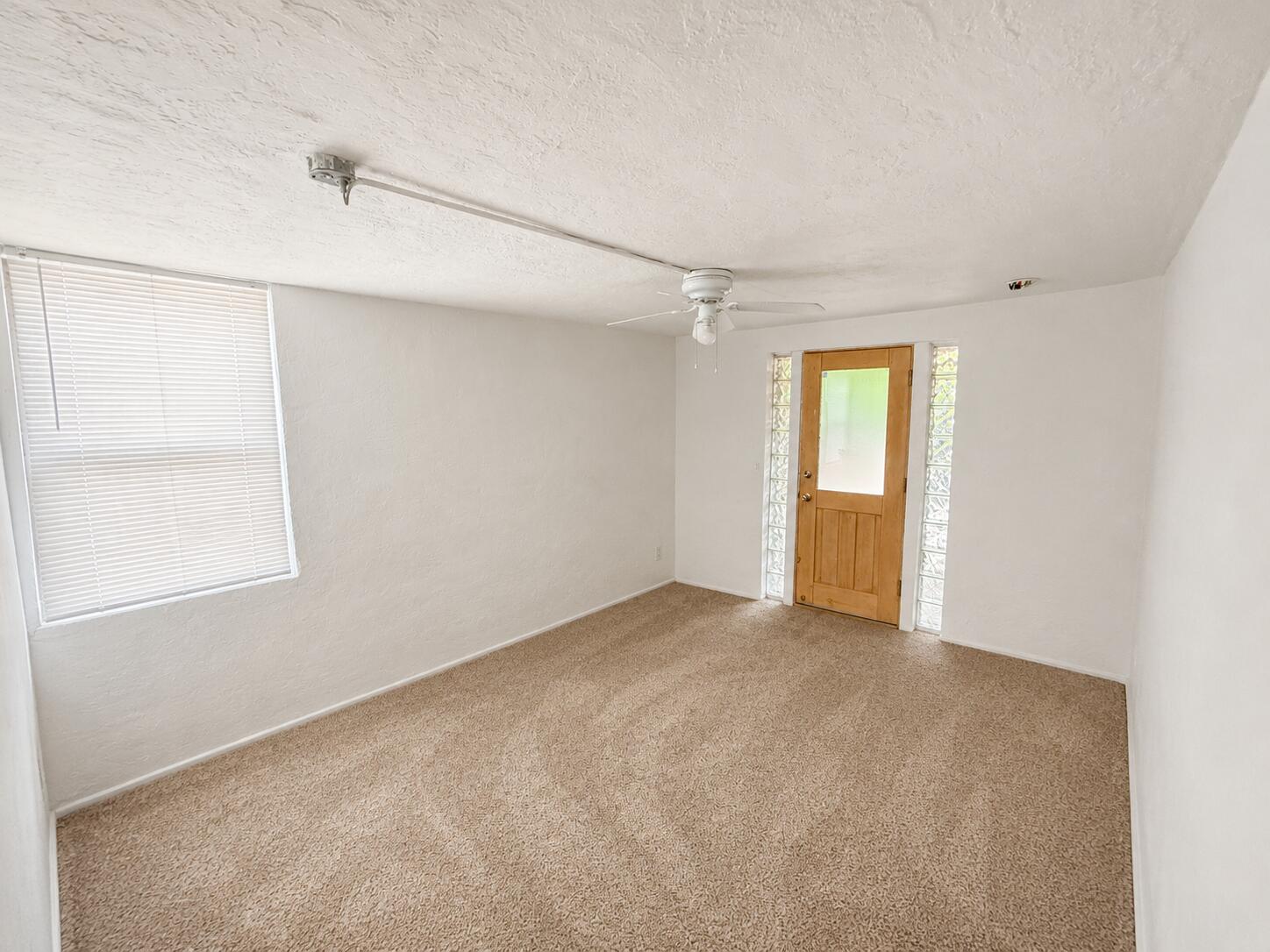 Photo 8 — 1133 Girard Boulevard NE
