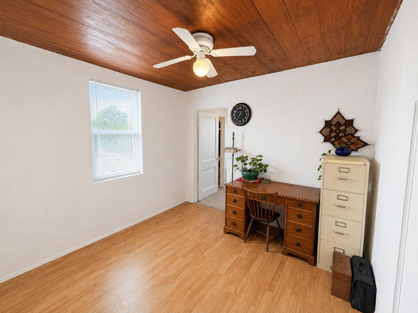 Photo 12 — 1133 Girard Boulevard NE